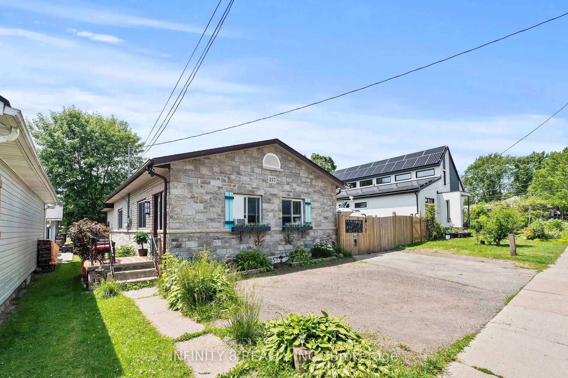 Front of 257 Ridge Road S