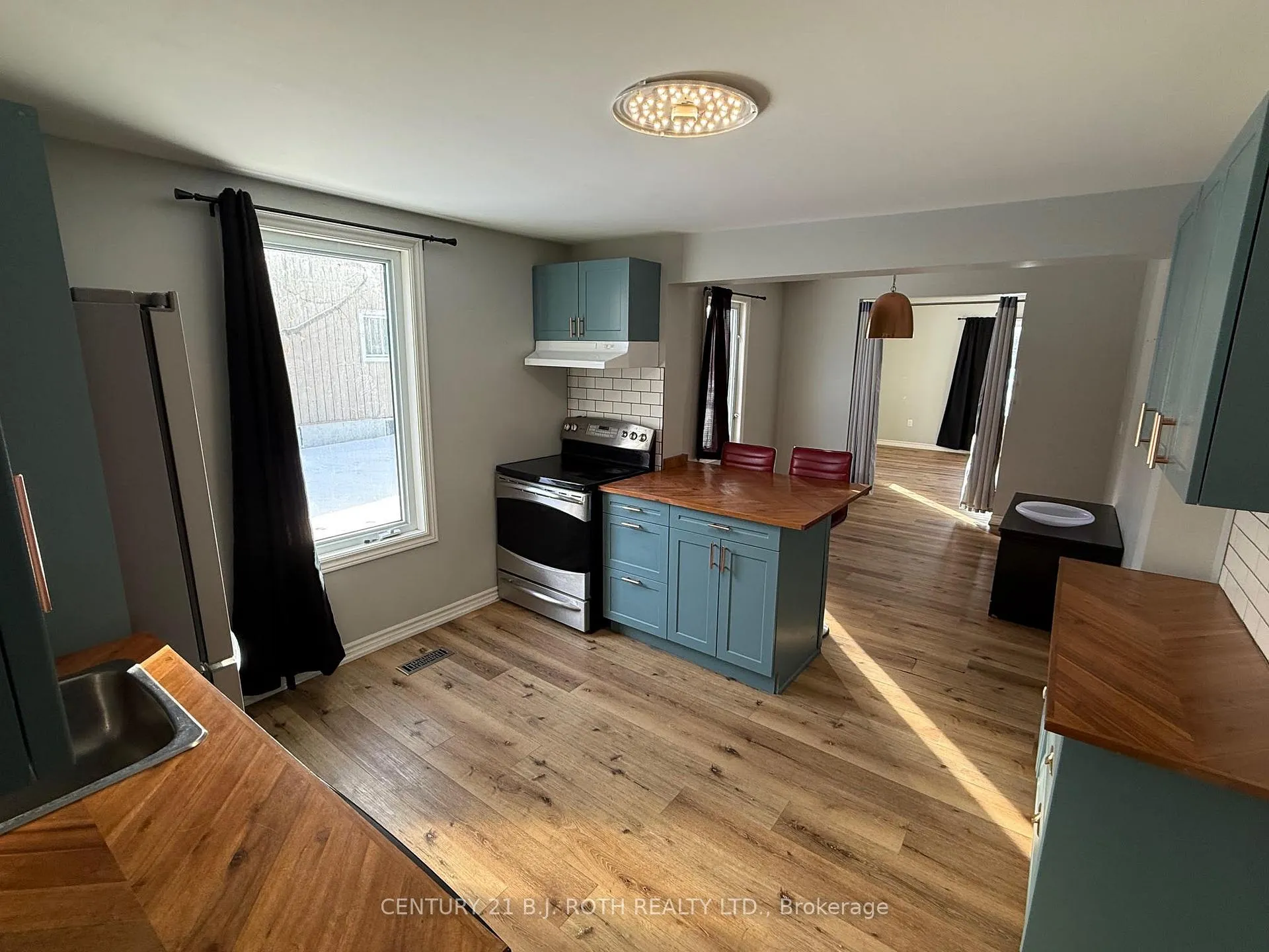 Photo 7 of 22 Caroline Street, Barrie, Allandale Centre — HOMEH