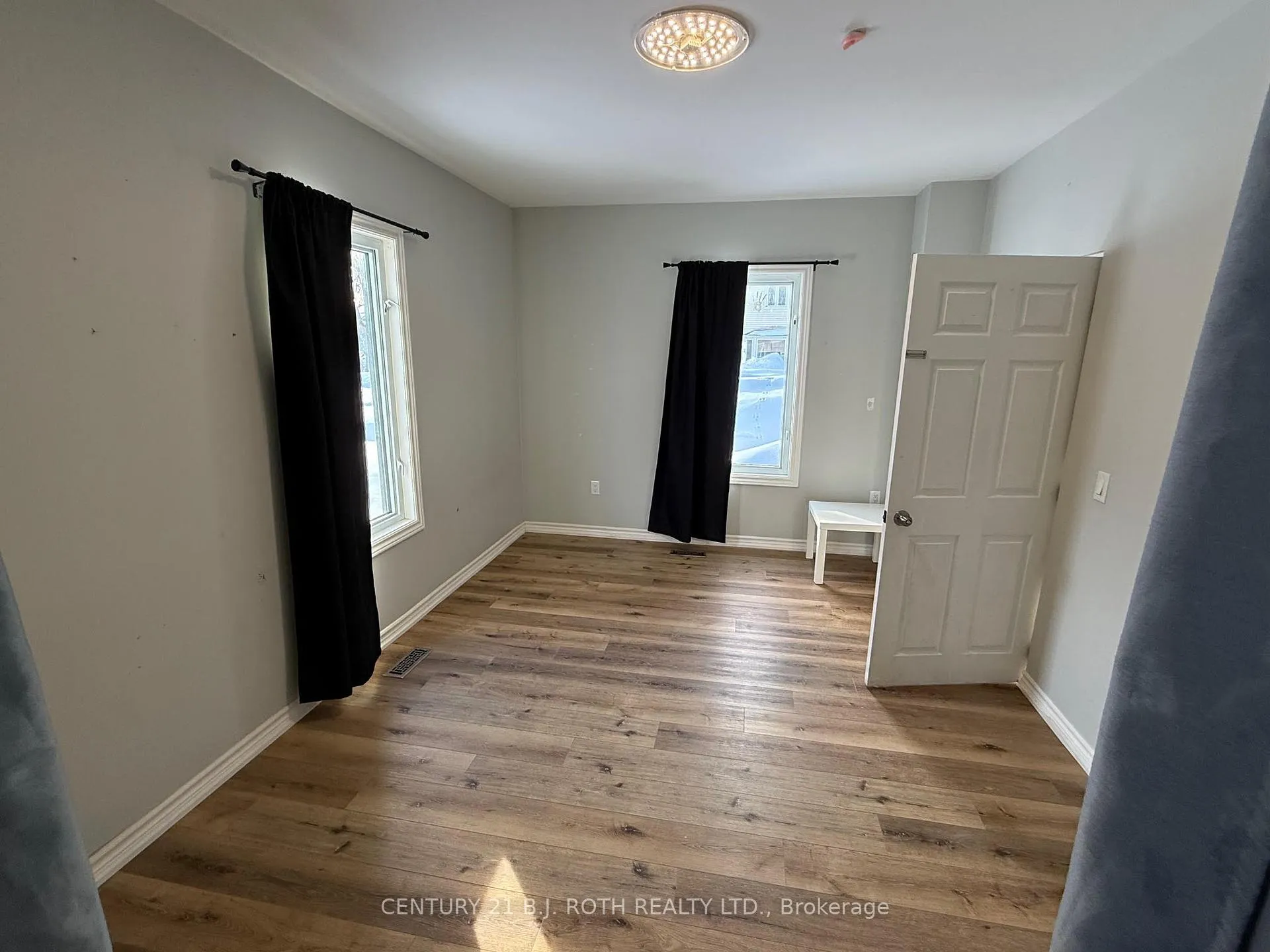 Photo 10 of 22 Caroline Street, Barrie, Allandale Centre — HOMEH