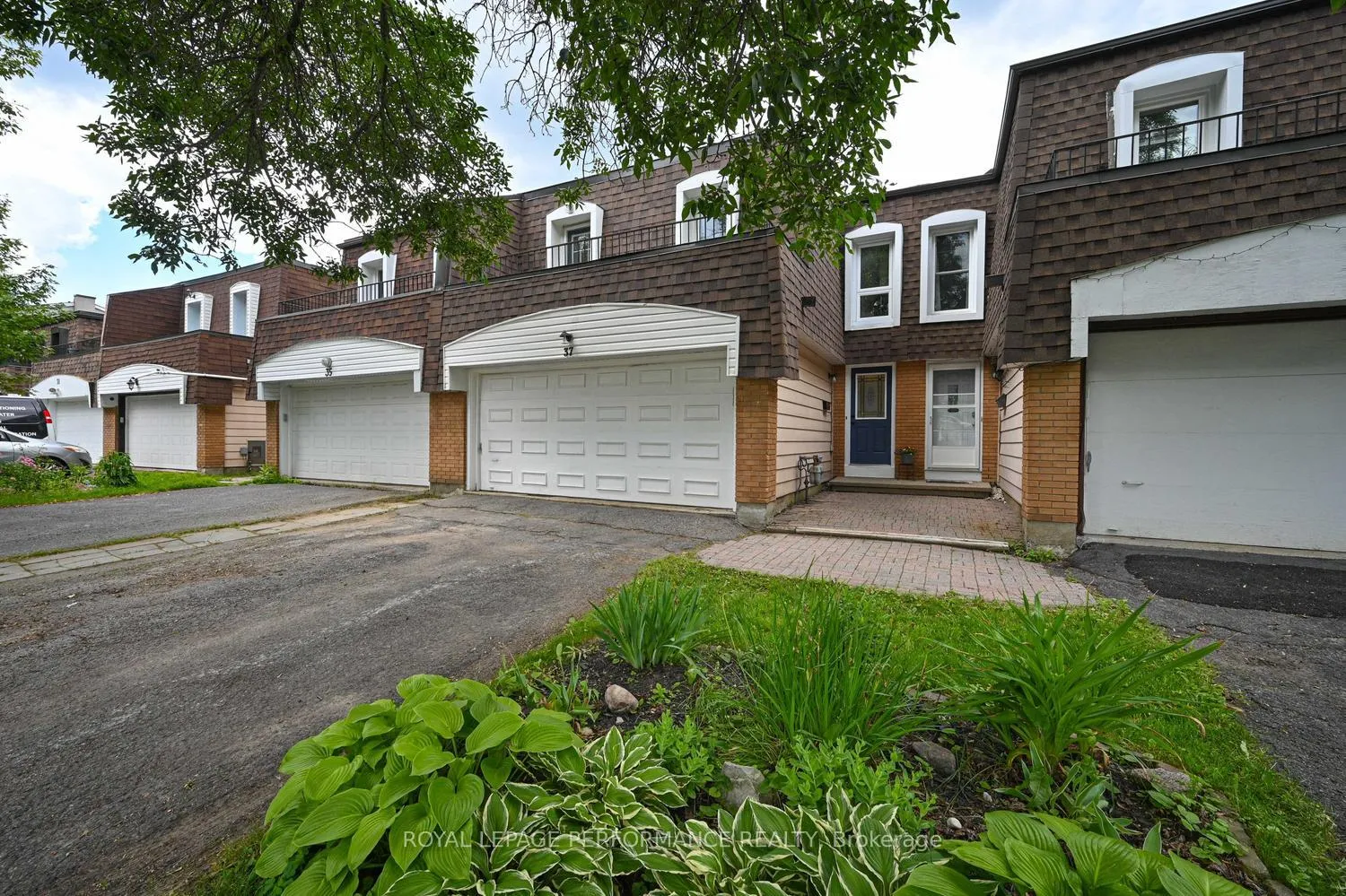 Photo 2 of 37 Oberon Street, Ottawa, Westcliffe Estates — HOMEH
