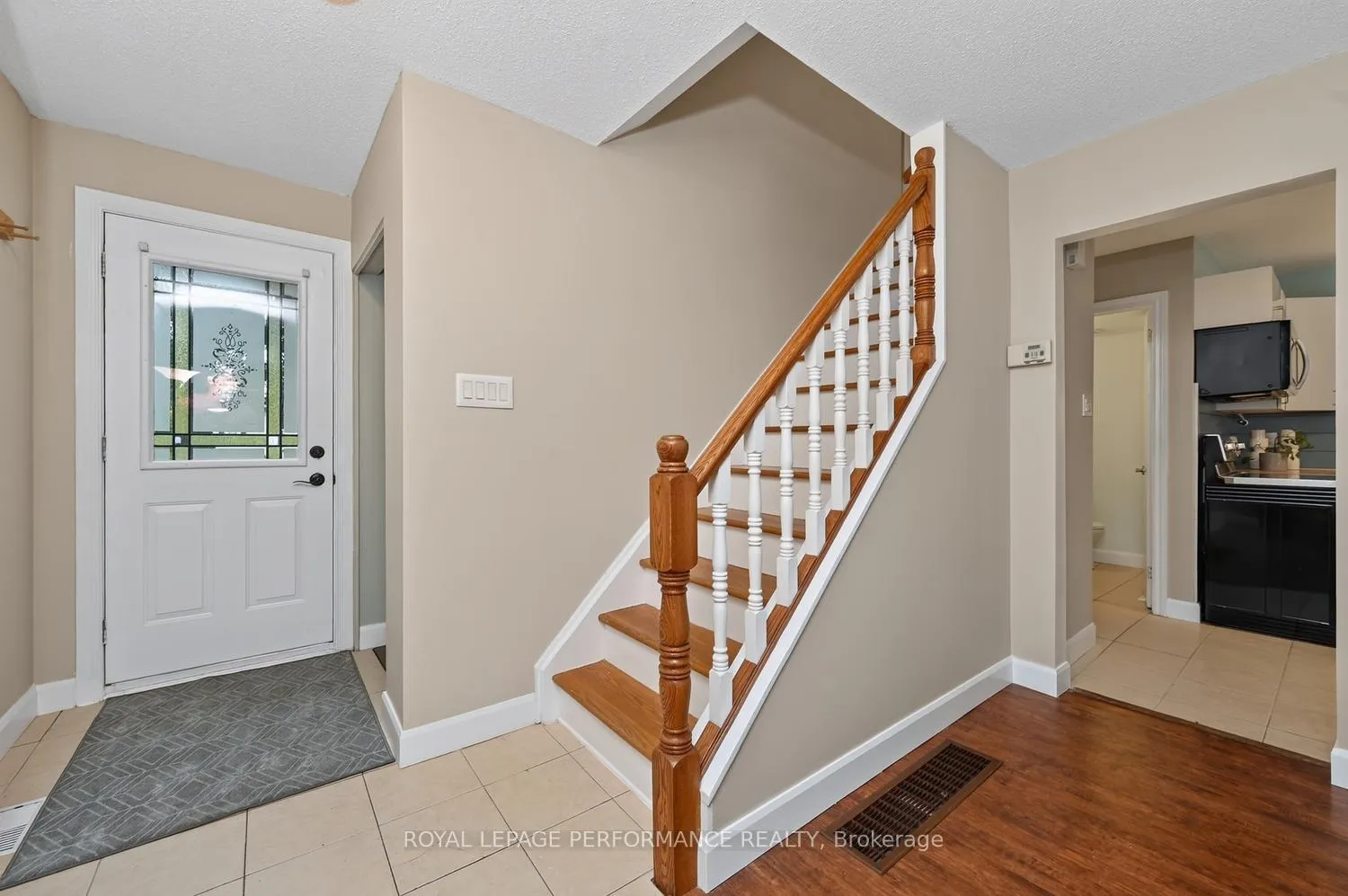 Photo 4 of 37 Oberon Street, Ottawa, Westcliffe Estates — HOMEH