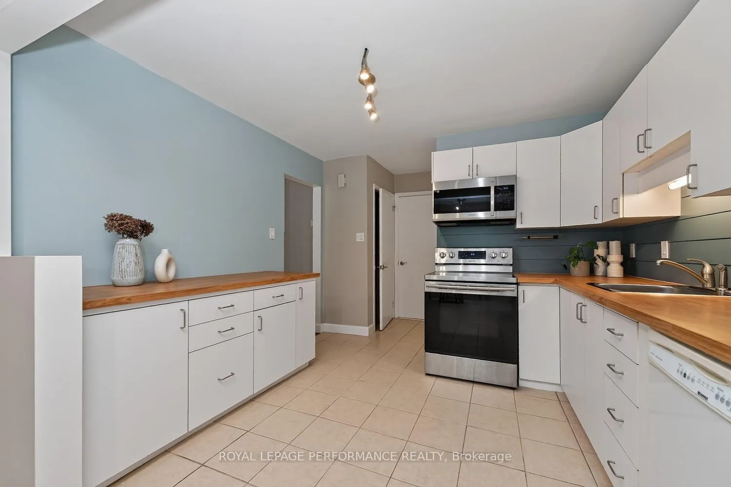 Photo 14 of 37 Oberon Street, Ottawa, Westcliffe Estates — HOMEH