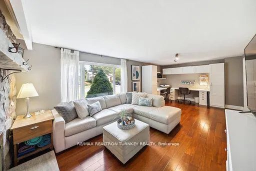 Photo 4 of 14 Emily Carr Street, Markham, Unionville — HOMEH