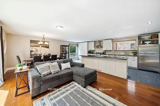 Photo 6 of 14 Emily Carr Street, Markham, Unionville — HOMEH