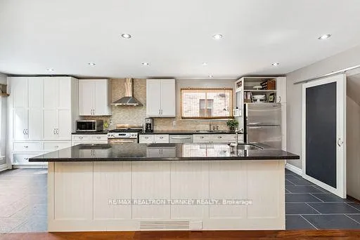 Photo 7 of 14 Emily Carr Street, Markham, Unionville — HOMEH
