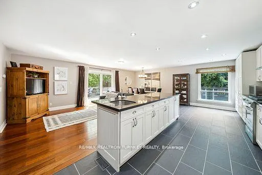 Photo 9 of 14 Emily Carr Street, Markham, Unionville — HOMEH