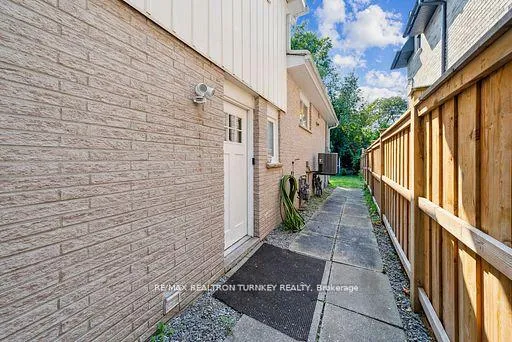 Photo 34 of 14 Emily Carr Street, Markham, Unionville — HOMEH