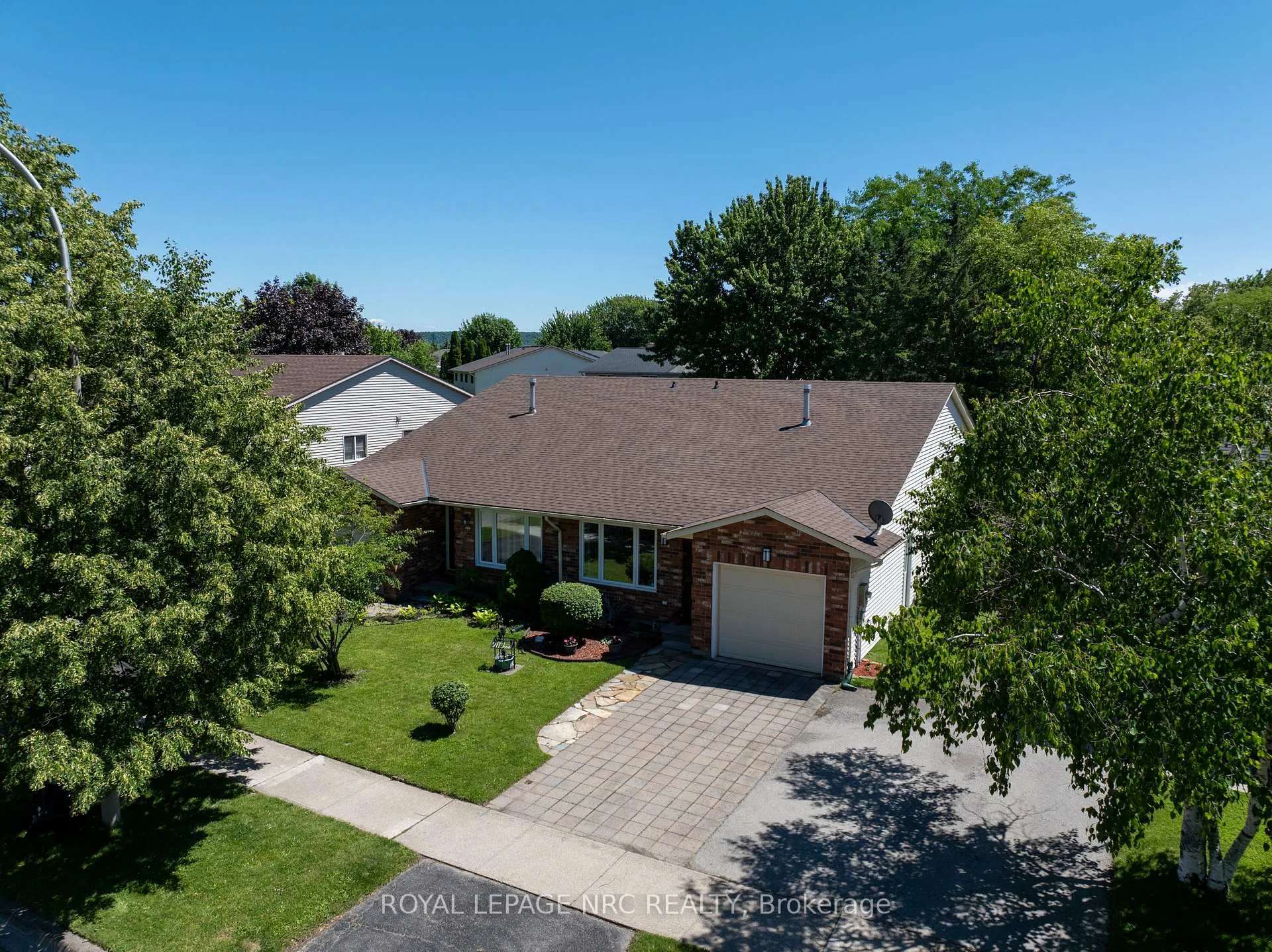 Photo 2 of 4916 Homestead Drive, Lincoln, Beamsville — HOMEH