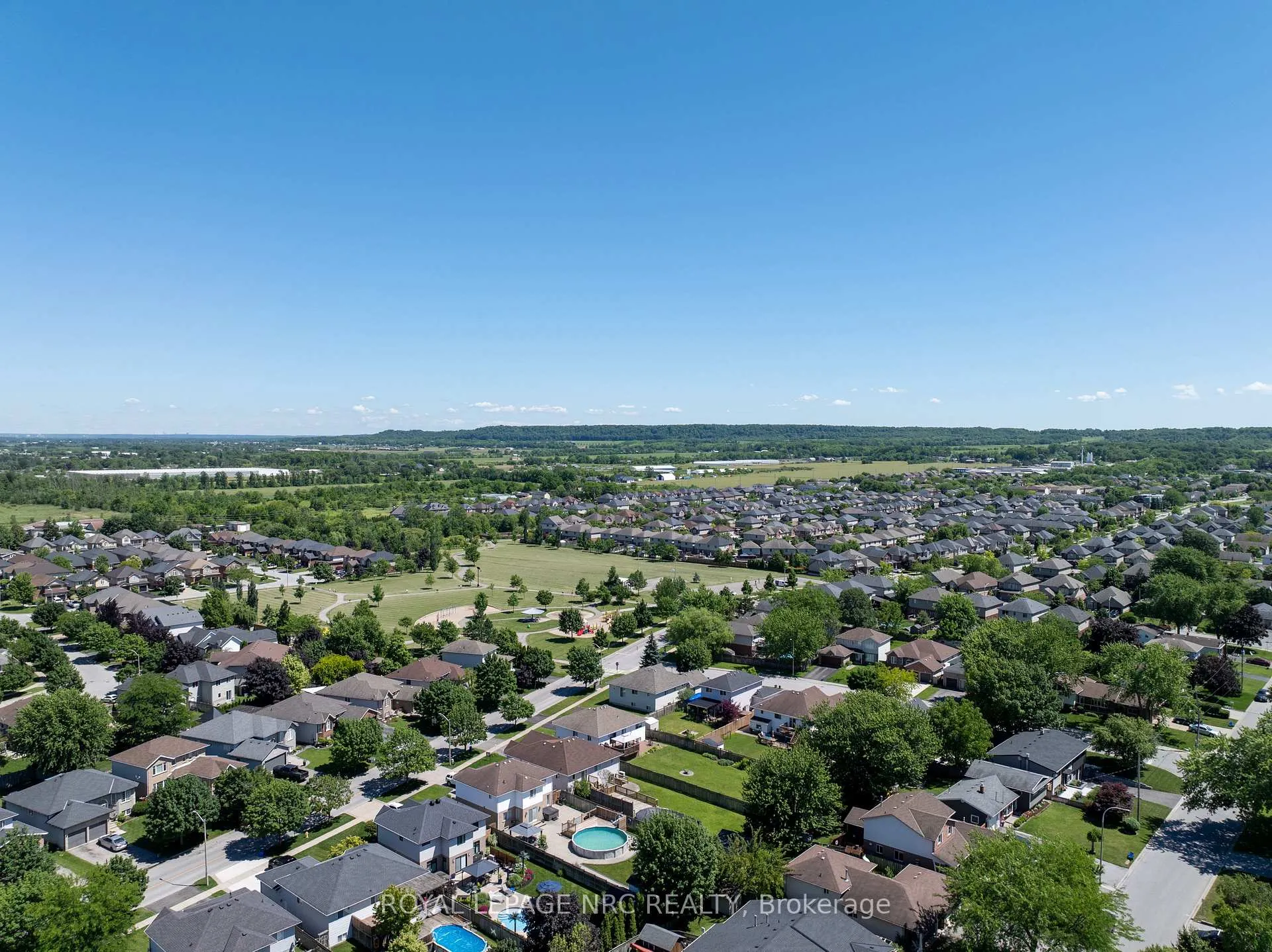 Photo 4 of 4916 Homestead Drive, Lincoln, Beamsville — HOMEH