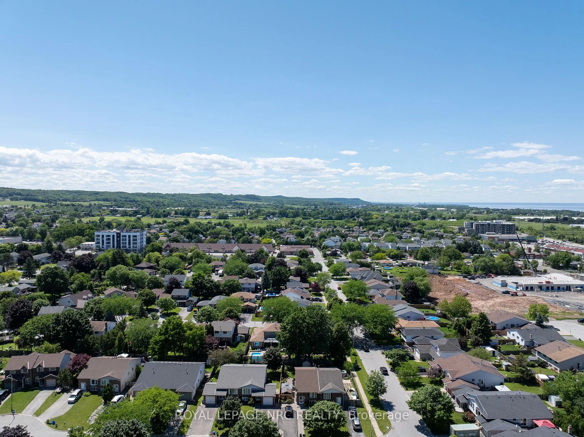 Photo 6 of 4916 Homestead Drive, Lincoln, Beamsville — HOMEH