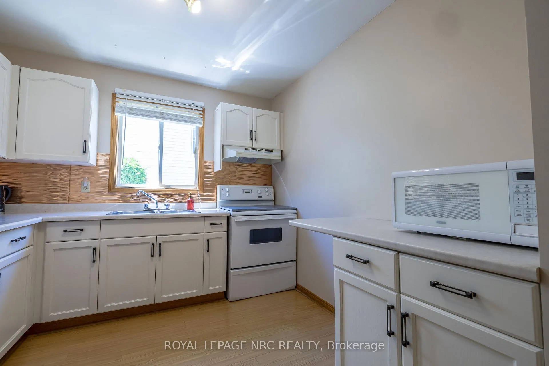 Photo 18 of 4916 Homestead Drive, Lincoln, Beamsville — HOMEH