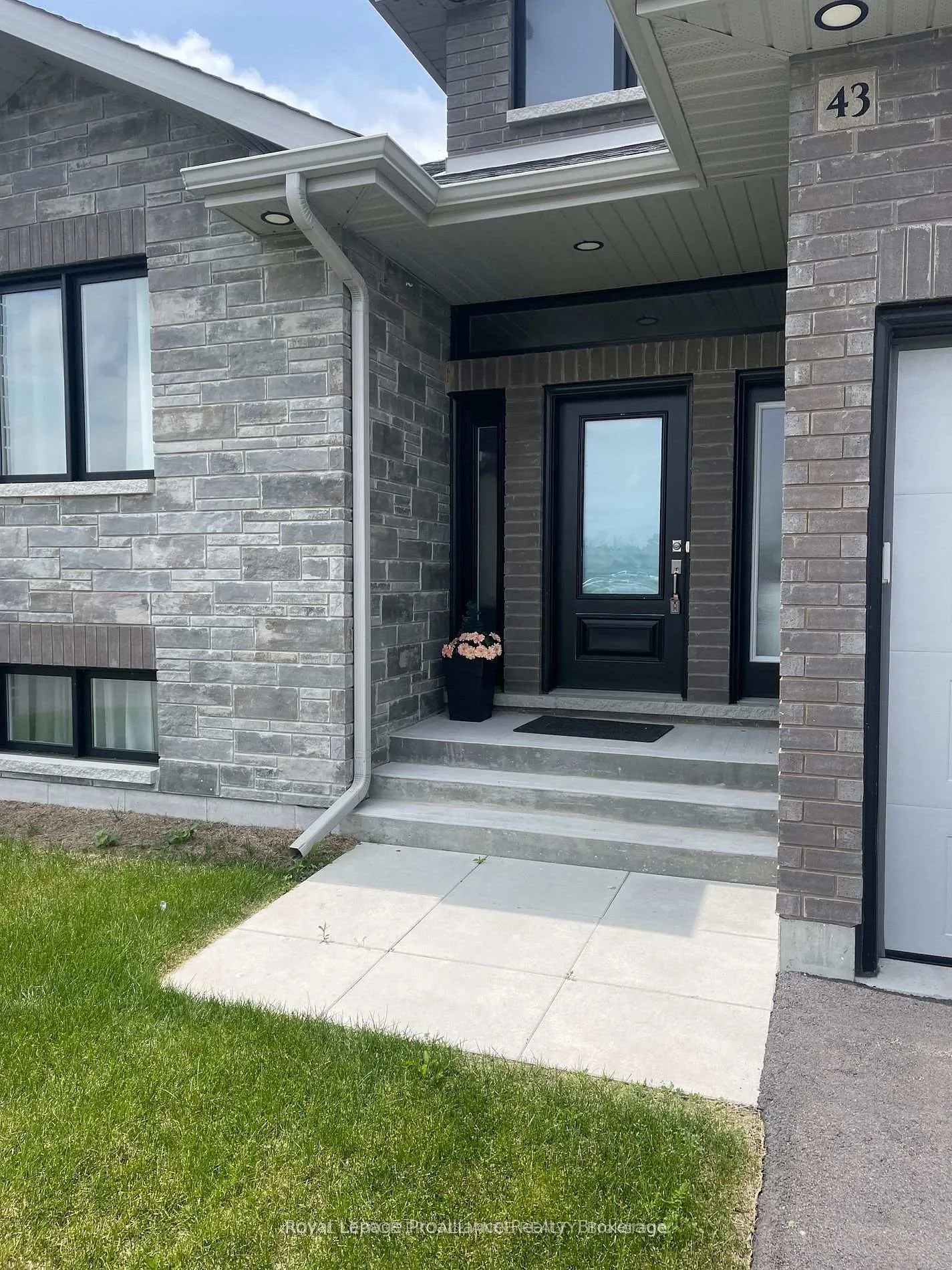 Photo 3 of 43 Cattail Crescent, Quinte West, Murray Ward — HOMEH