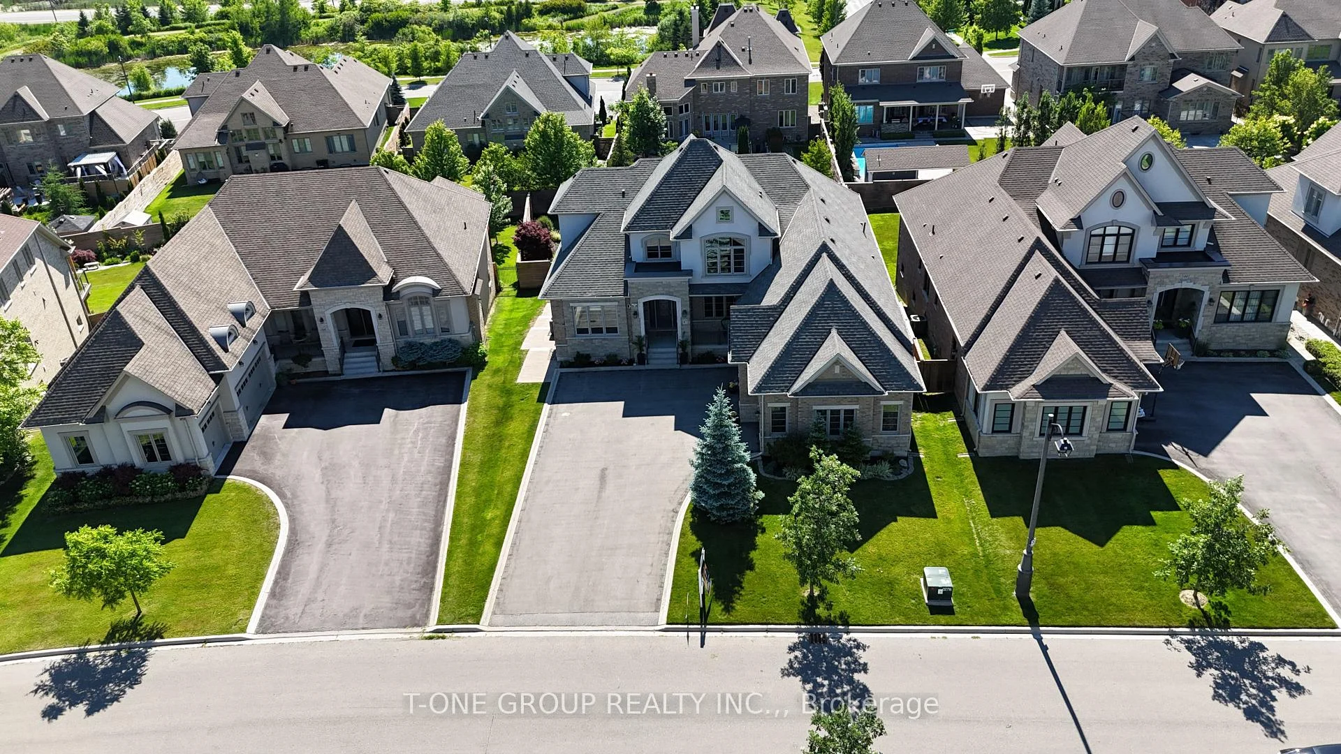 Photo 3 of 97 Chuck Ormsby Crescent, King, King City — HOMEH