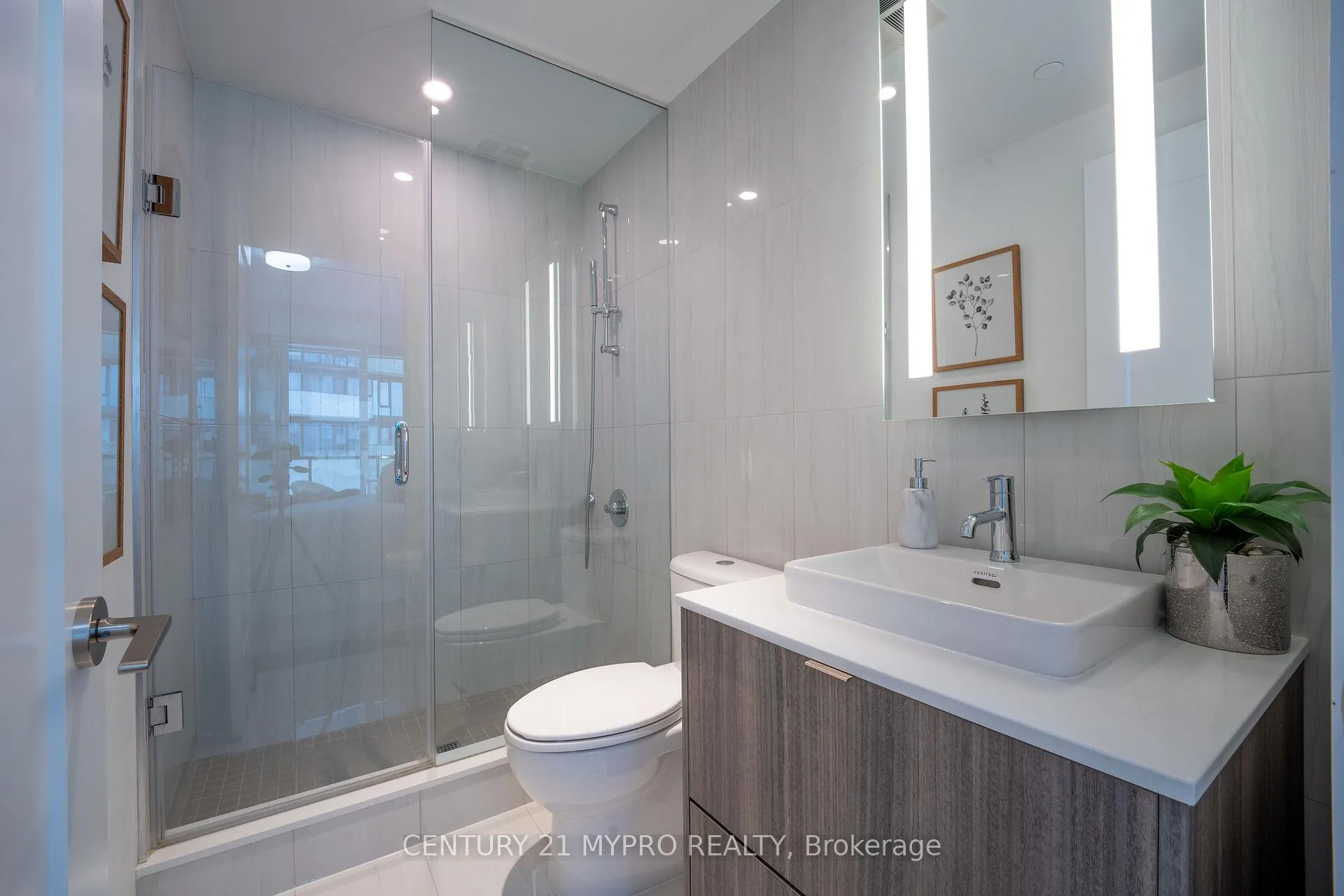 Photo 25 of Unit 2012, 470 Front Street W, Toronto, Waterfront Communities — HOMEH