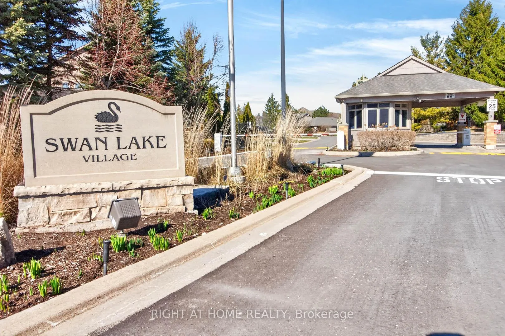 Photo 2 of 145 Louisbourg Way, Markham, Greensborough — HOMEH