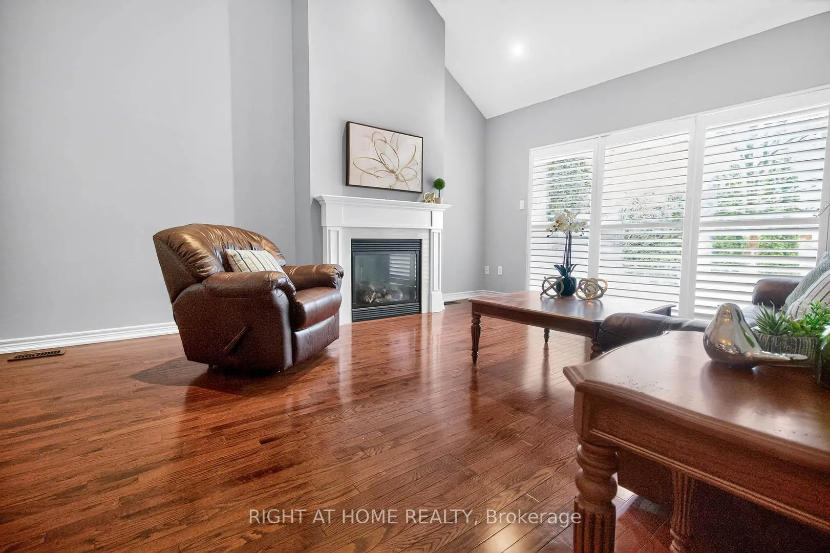 Photo 4 of 145 Louisbourg Way, Markham, Greensborough — HOMEH