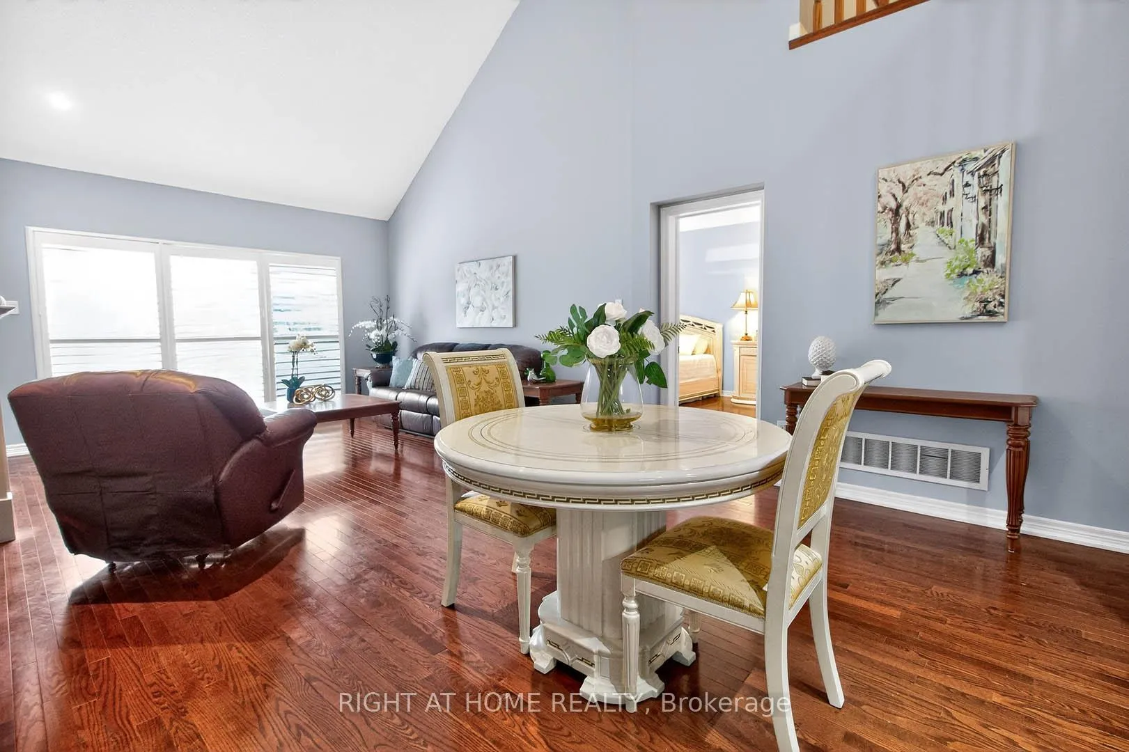 Photo 8 of 145 Louisbourg Way, Markham, Greensborough — HOMEH