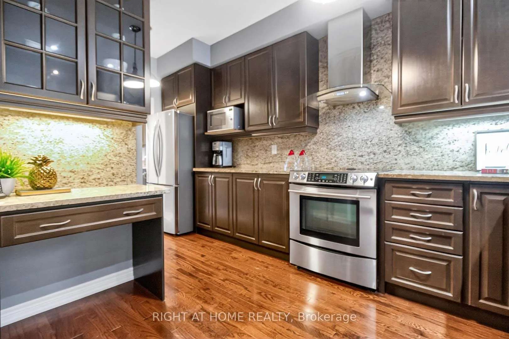 Photo 11 of 145 Louisbourg Way, Markham, Greensborough — HOMEH