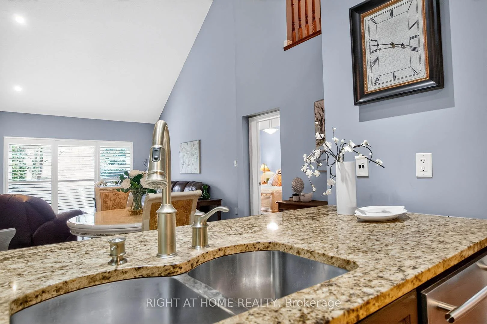 Photo 21 of 145 Louisbourg Way, Markham, Greensborough — HOMEH