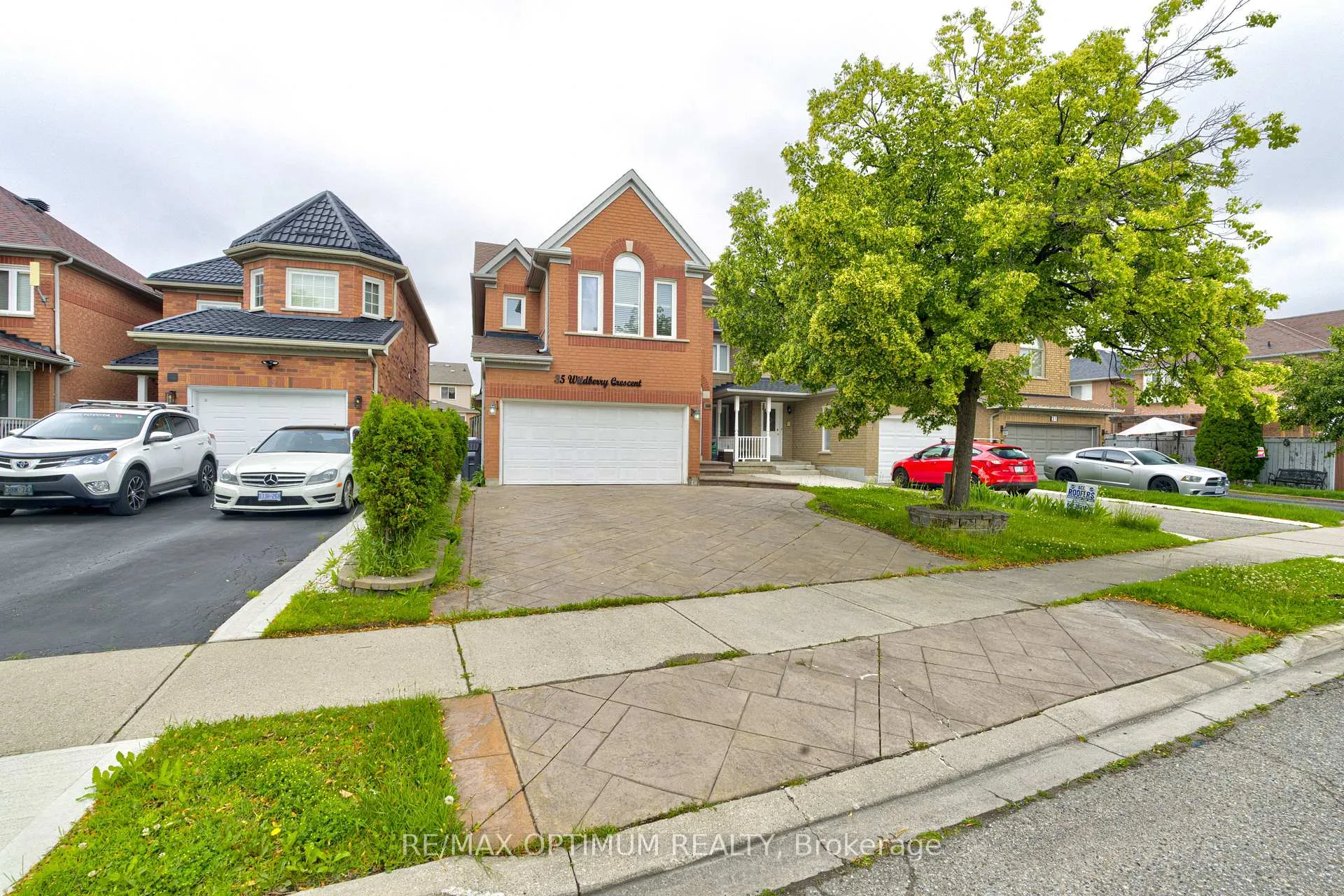 Photo 2 of 35 Wildberry Crescent, Brampton, Sandringham-Wellington — HOMEH