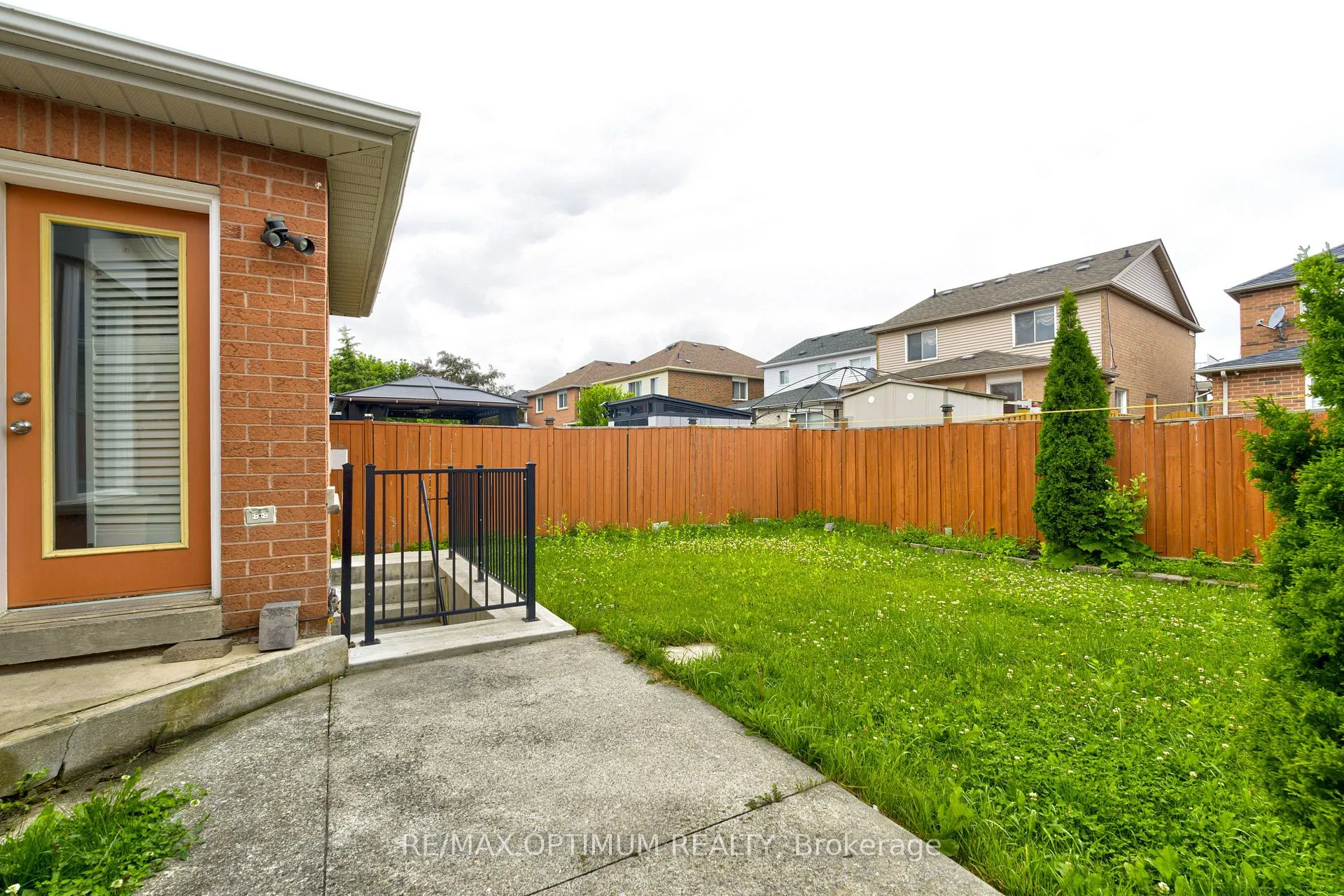 Photo 6 of 35 Wildberry Crescent, Brampton, Sandringham-Wellington — HOMEH