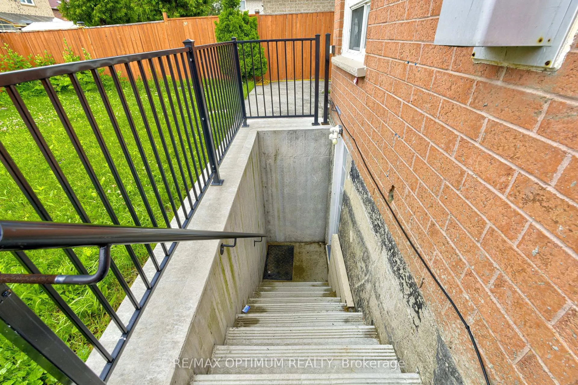 Photo 7 of 35 Wildberry Crescent, Brampton, Sandringham-Wellington — HOMEH