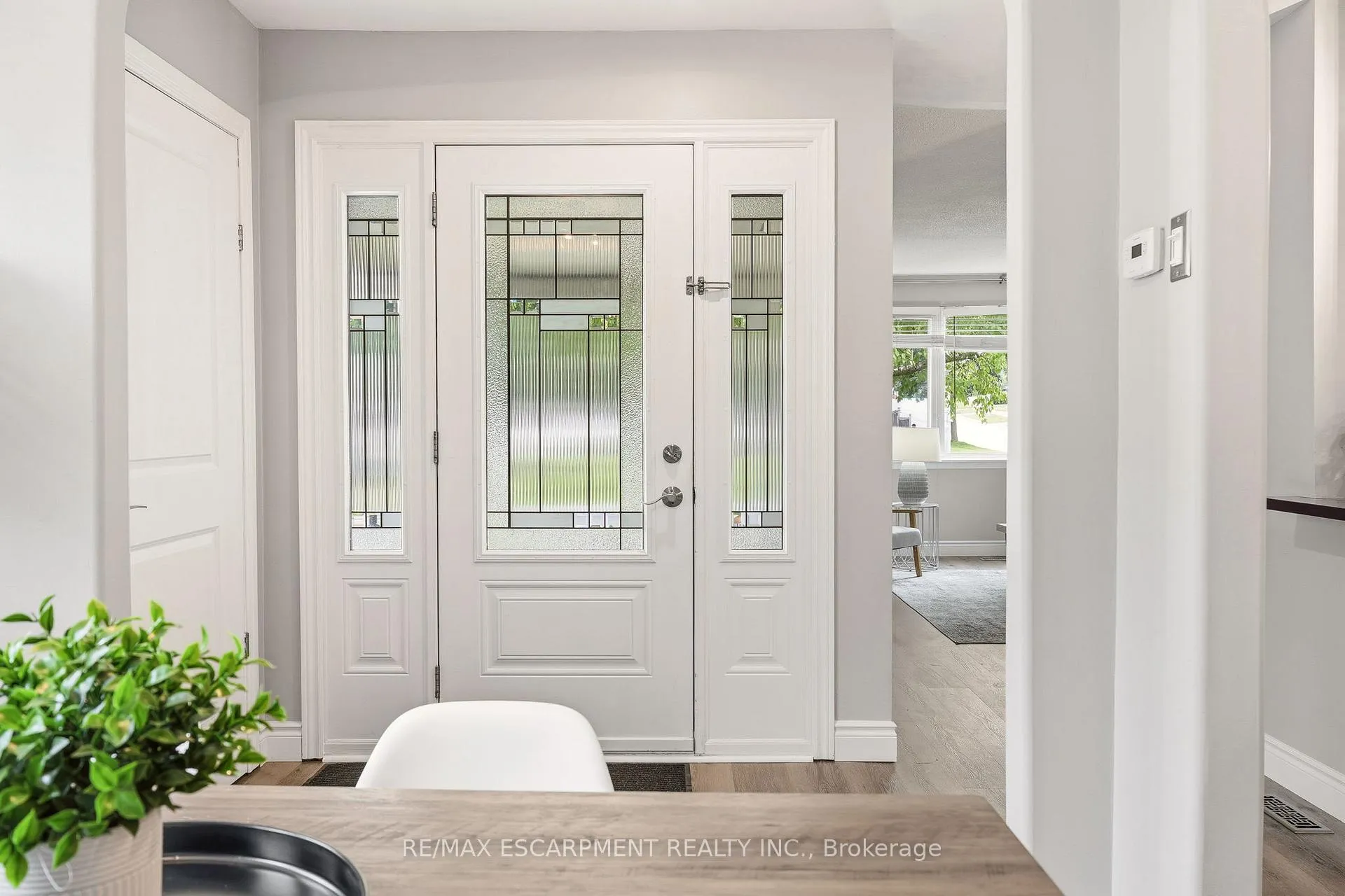 Photo 2 of 2353 Middlesmoor Crescent, Burlington, Brant Hills — HOMEH