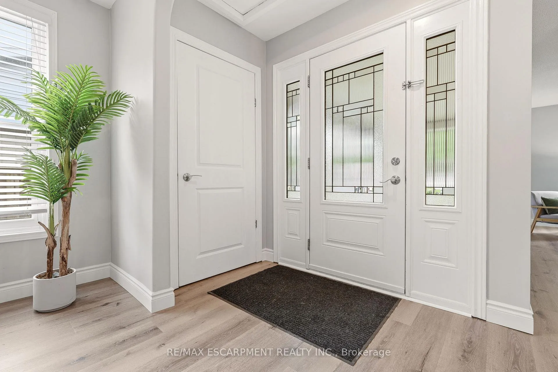 Photo 3 of 2353 Middlesmoor Crescent, Burlington, Brant Hills — HOMEH