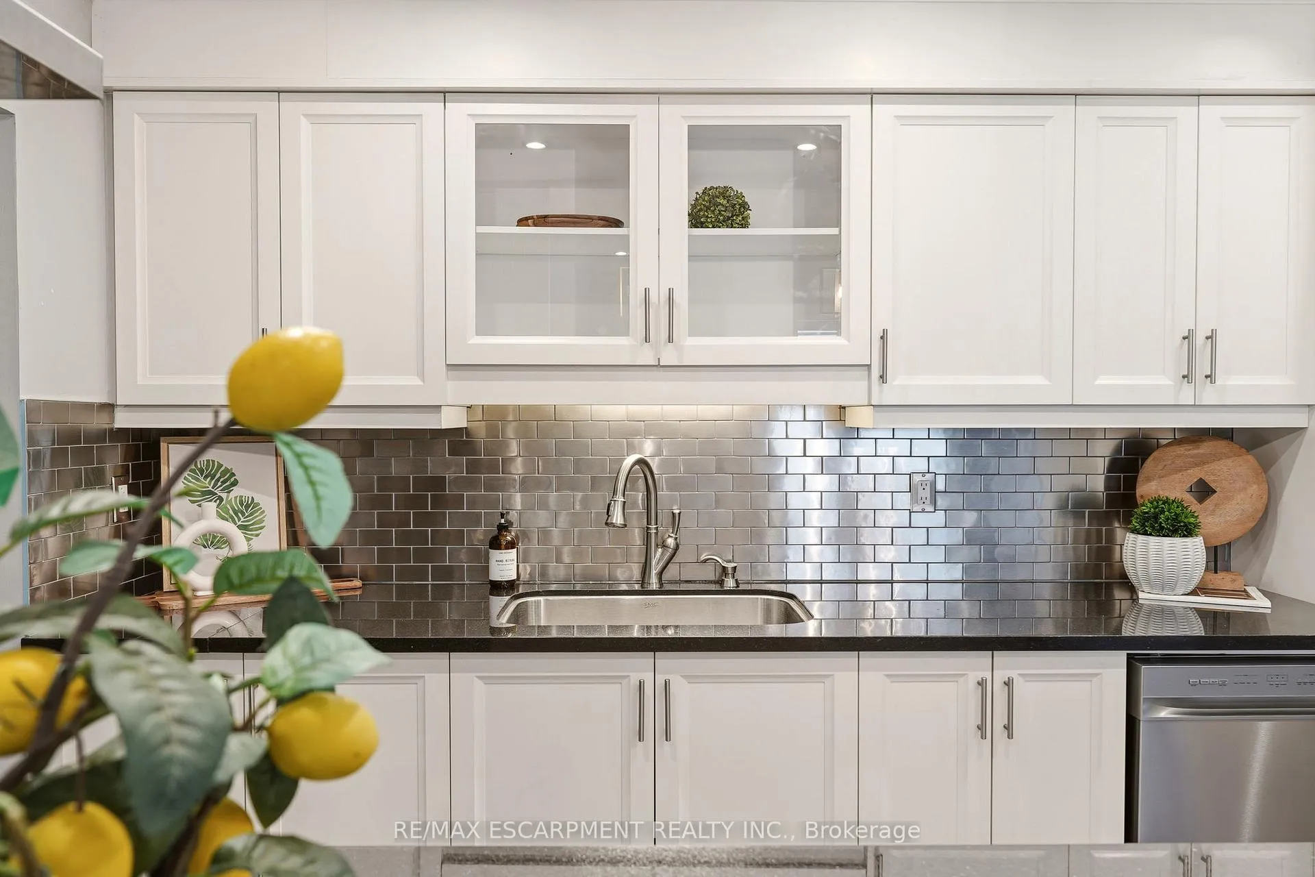 Photo 5 of 2353 Middlesmoor Crescent, Burlington, Brant Hills — HOMEH