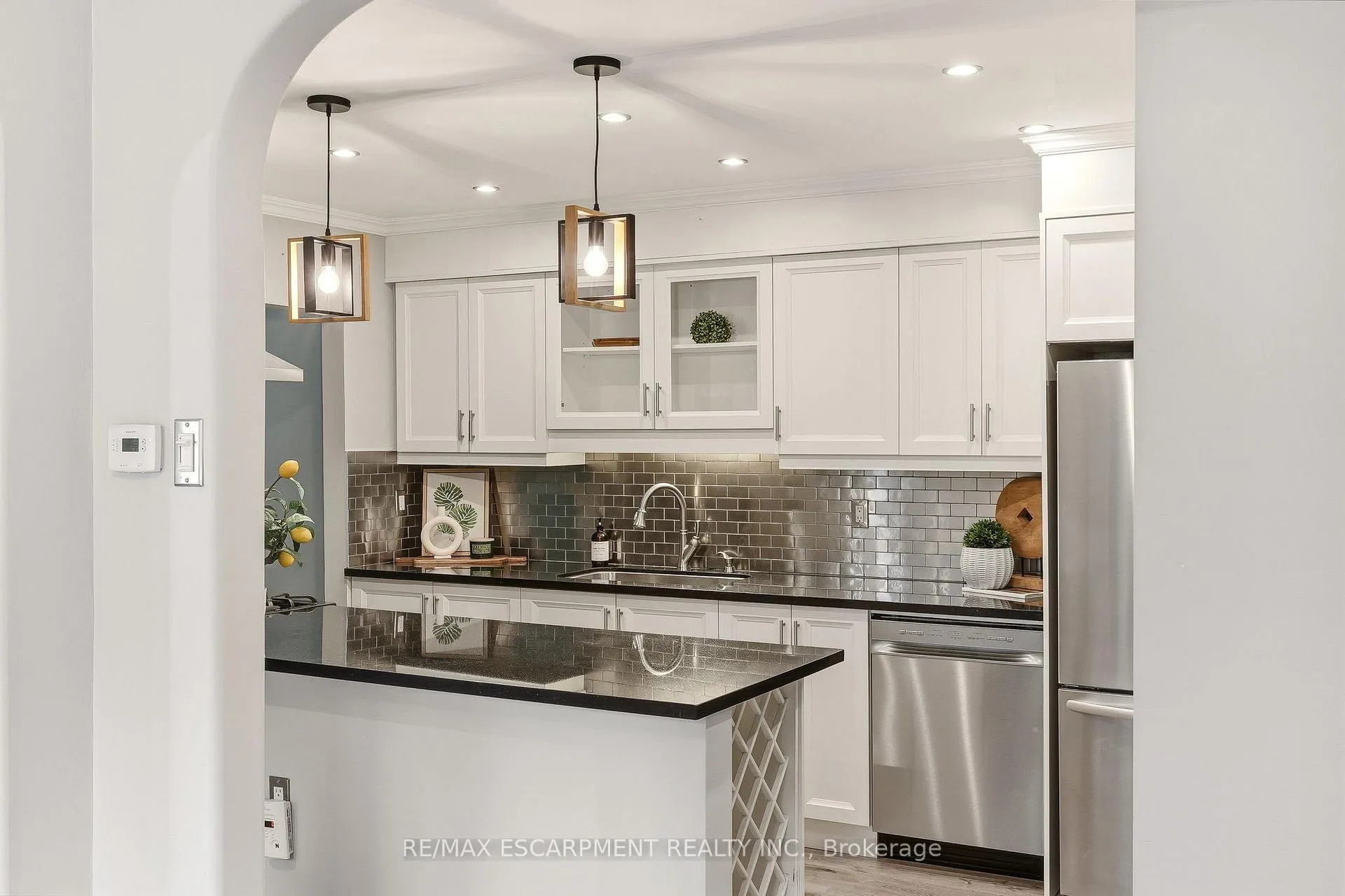 Photo 7 of 2353 Middlesmoor Crescent, Burlington, Brant Hills — HOMEH