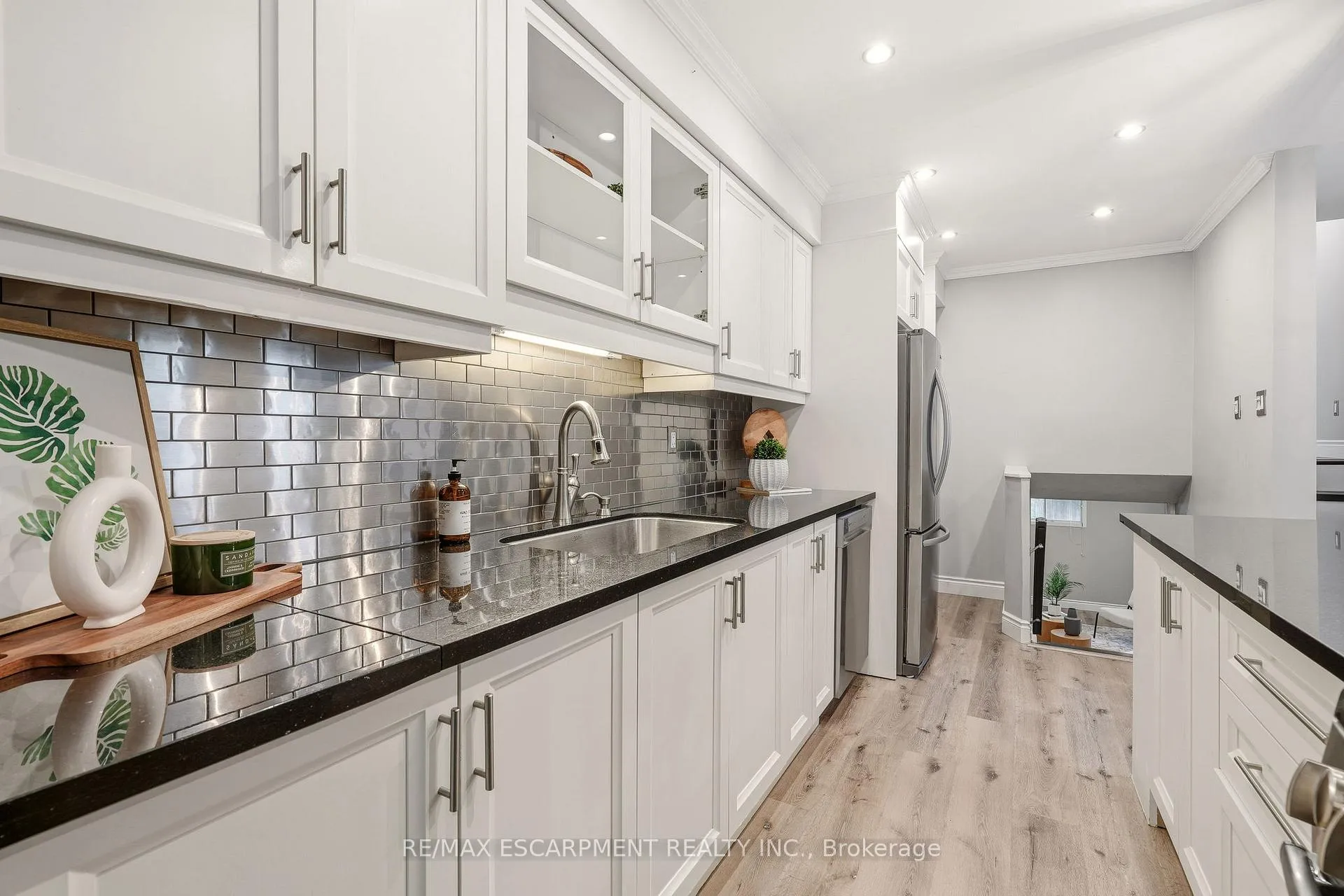 Photo 8 of 2353 Middlesmoor Crescent, Burlington, Brant Hills — HOMEH