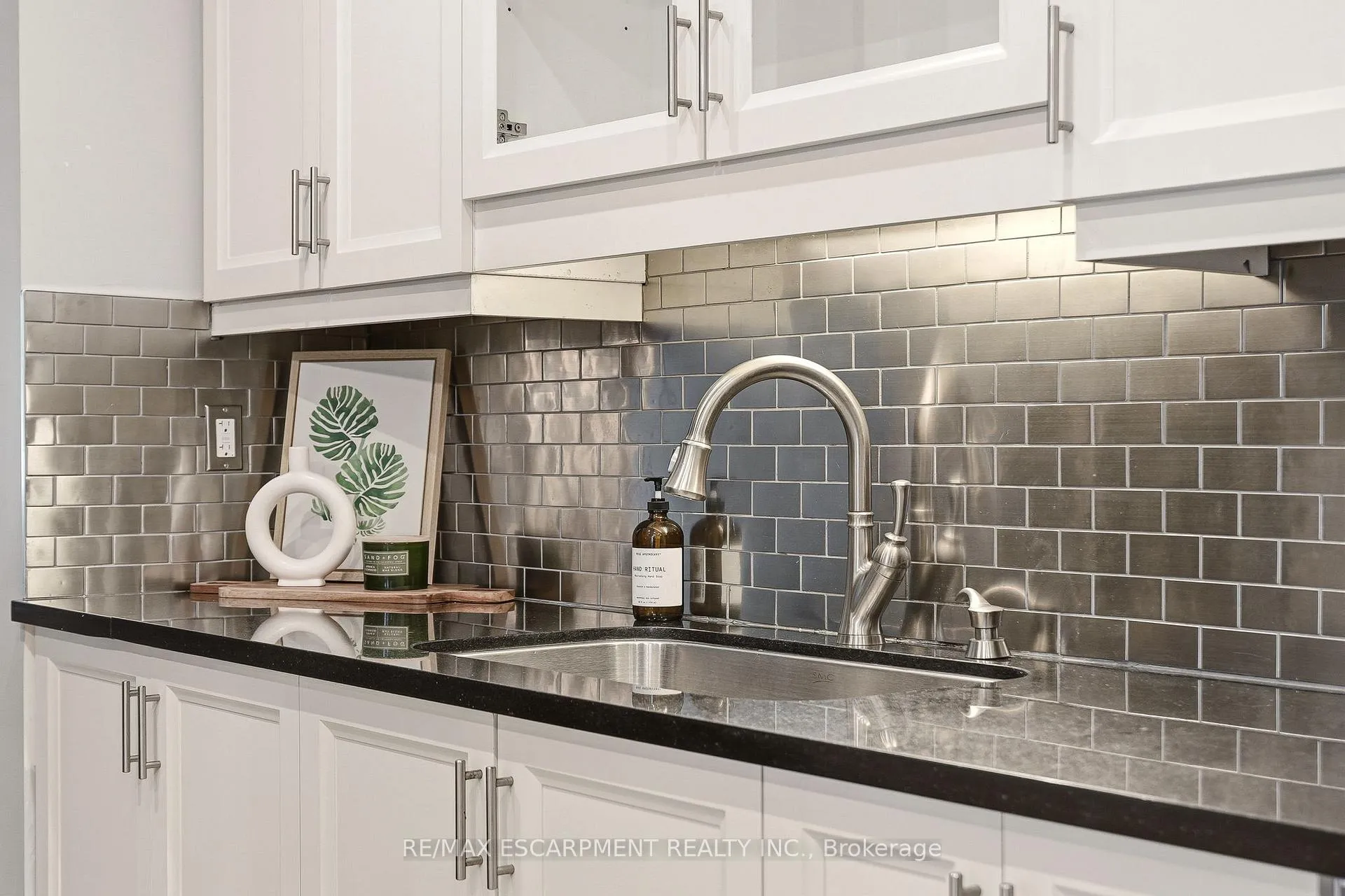 Photo 11 of 2353 Middlesmoor Crescent, Burlington, Brant Hills — HOMEH