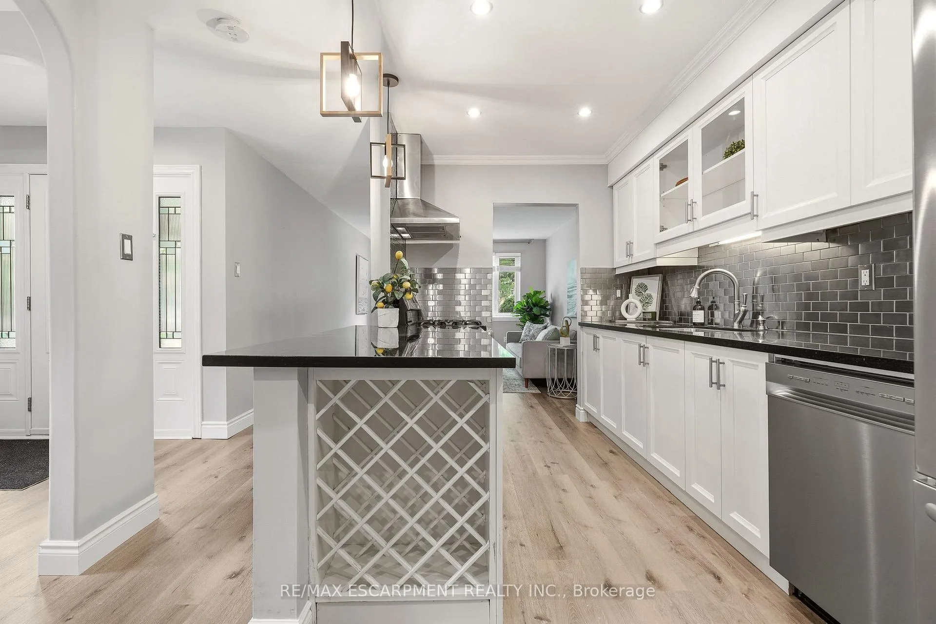 Photo 13 of 2353 Middlesmoor Crescent, Burlington, Brant Hills — HOMEH