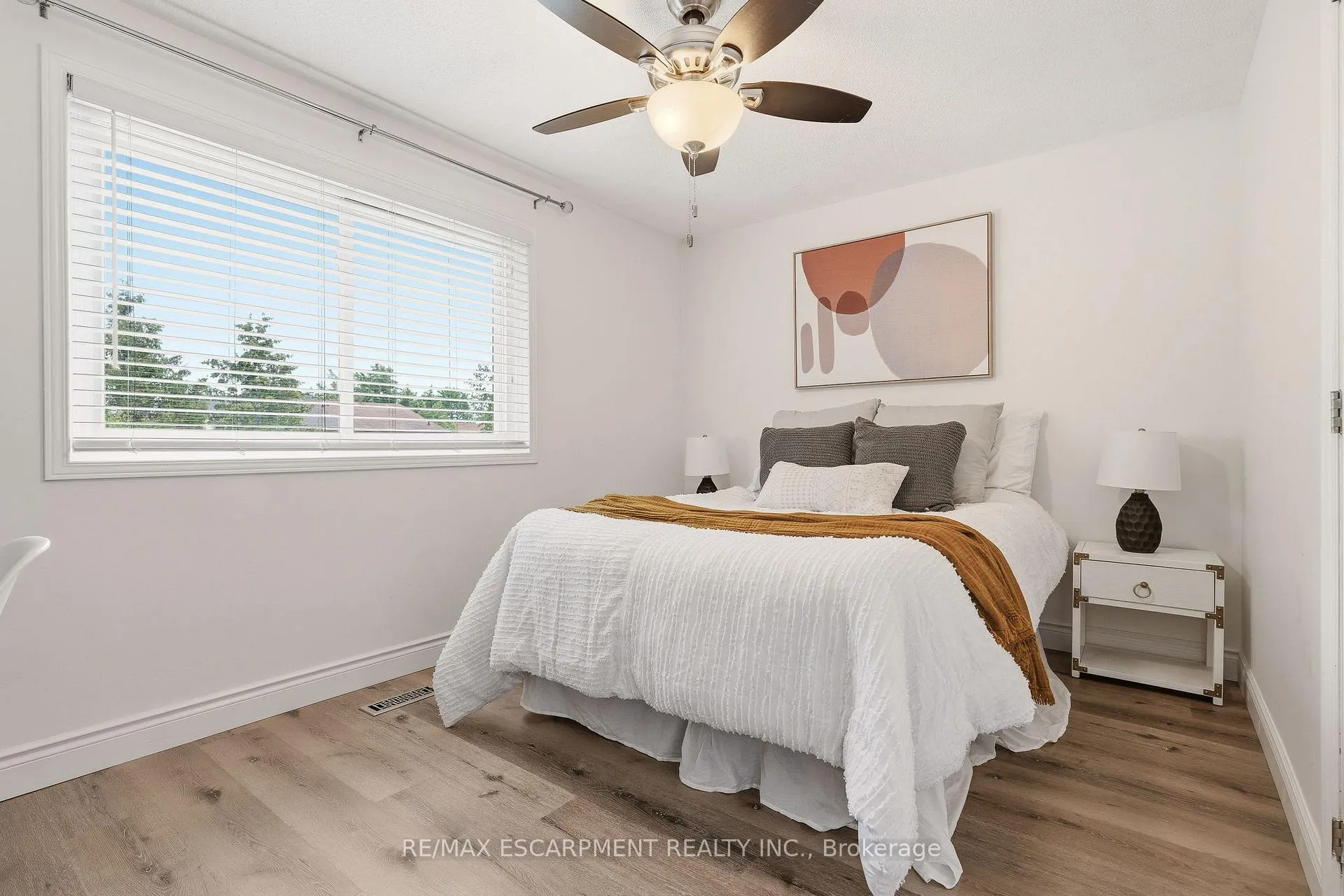 Photo 24 of 2353 Middlesmoor Crescent, Burlington, Brant Hills — HOMEH