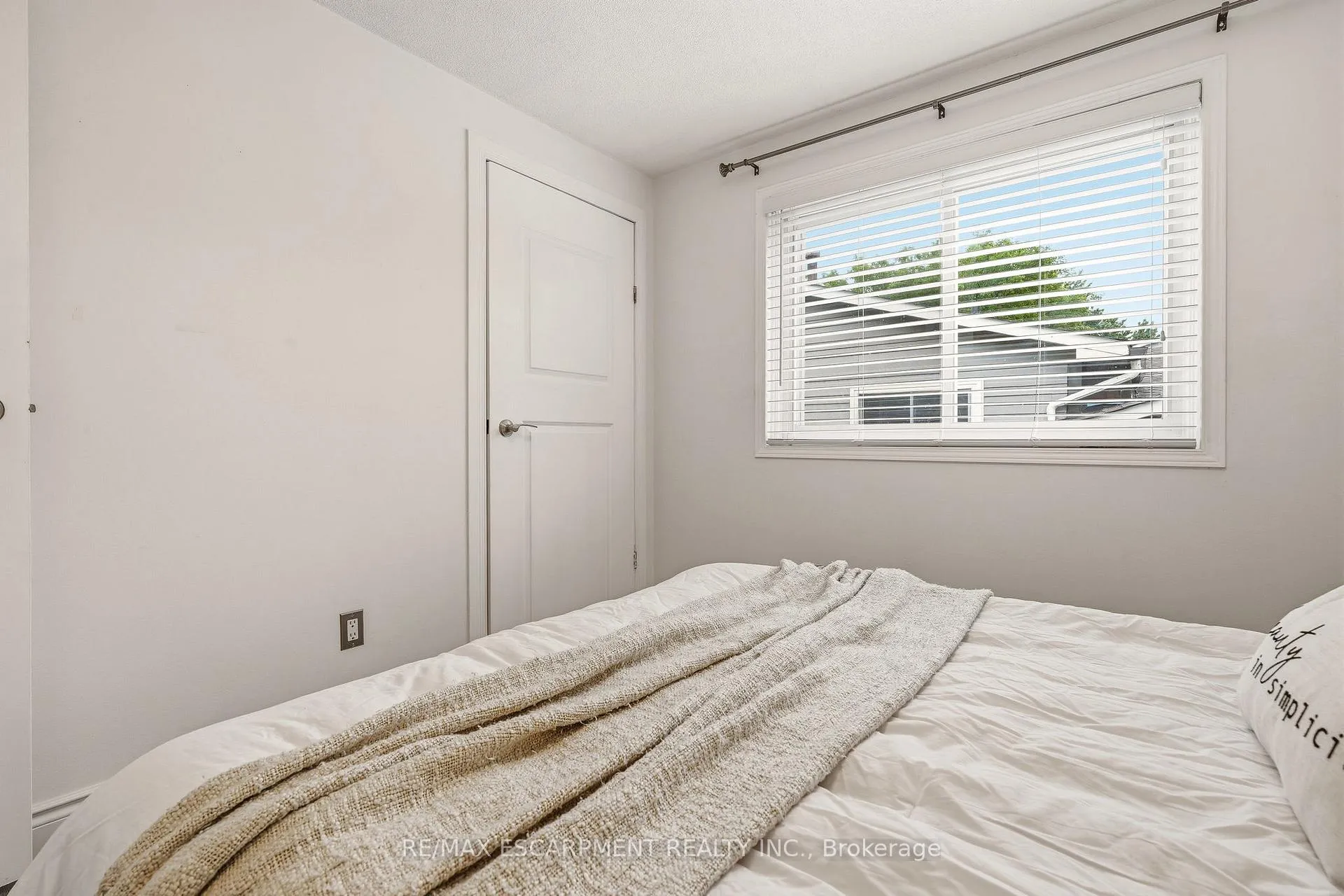 Photo 28 of 2353 Middlesmoor Crescent, Burlington, Brant Hills — HOMEH