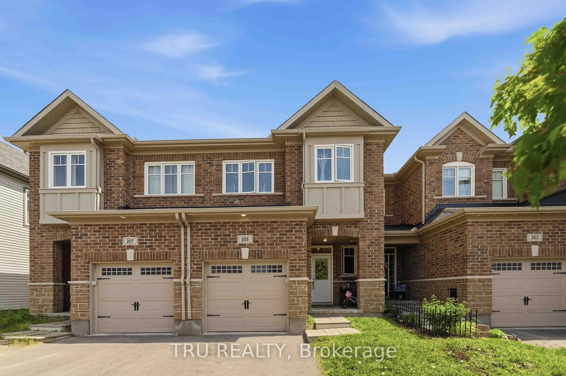 Photo 2 of 205 Losino Crescent, Ottawa, Kanata - Emerald Meadows/Trailwest — HOMEH
