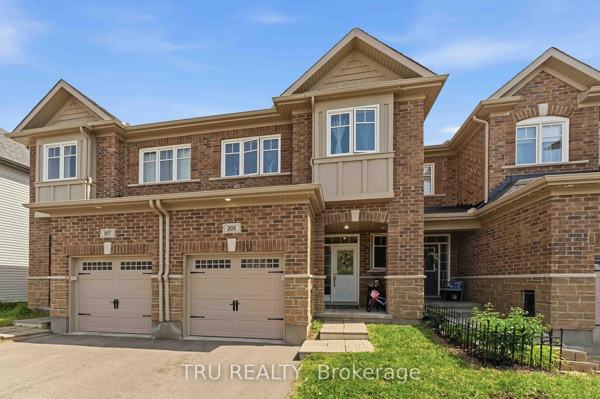 Photo 3 of 205 Losino Crescent, Ottawa, Kanata - Emerald Meadows/Trailwest — HOMEH