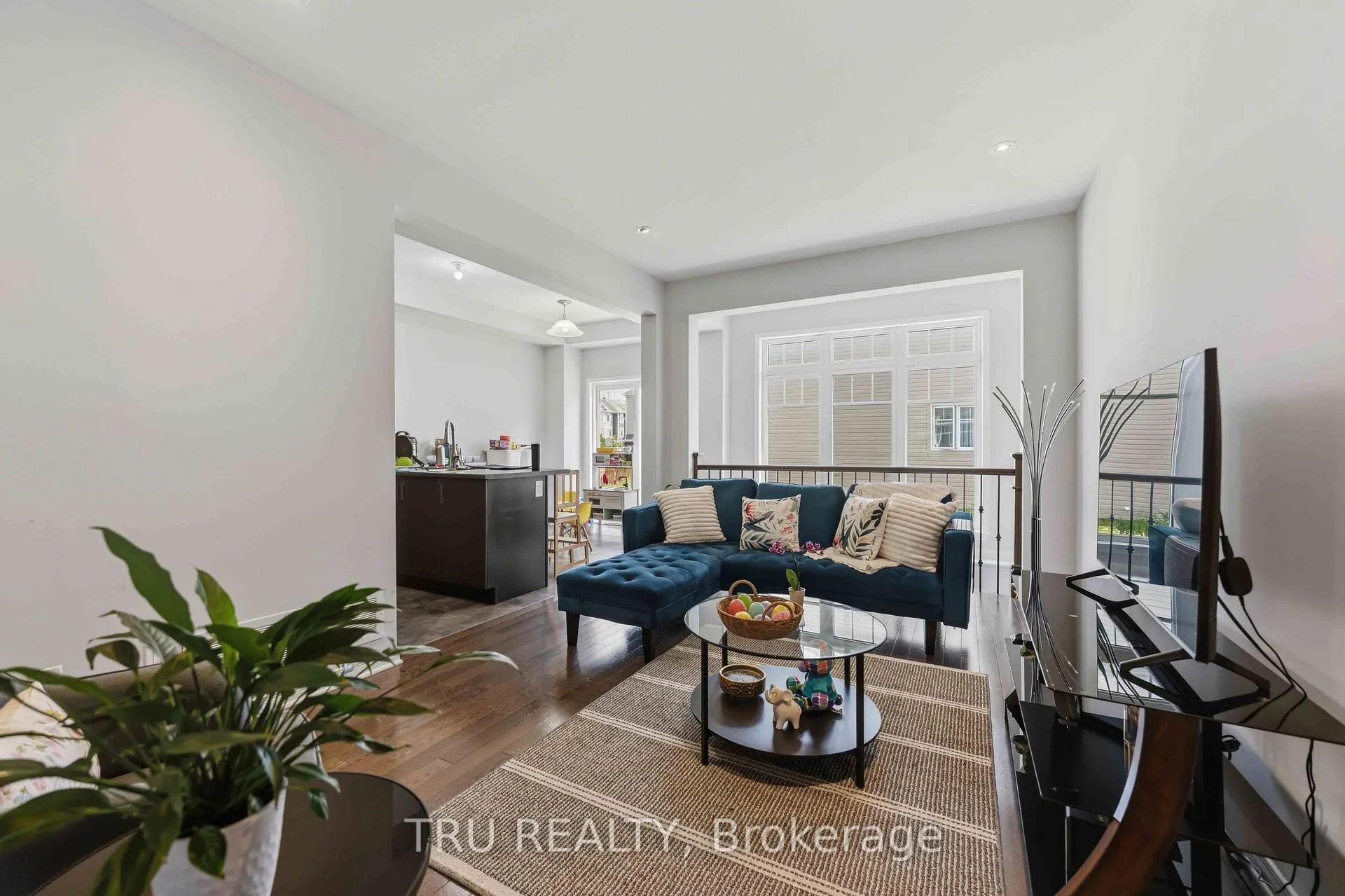 Photo 6 of 205 Losino Crescent, Ottawa, Kanata - Emerald Meadows/Trailwest — HOMEH