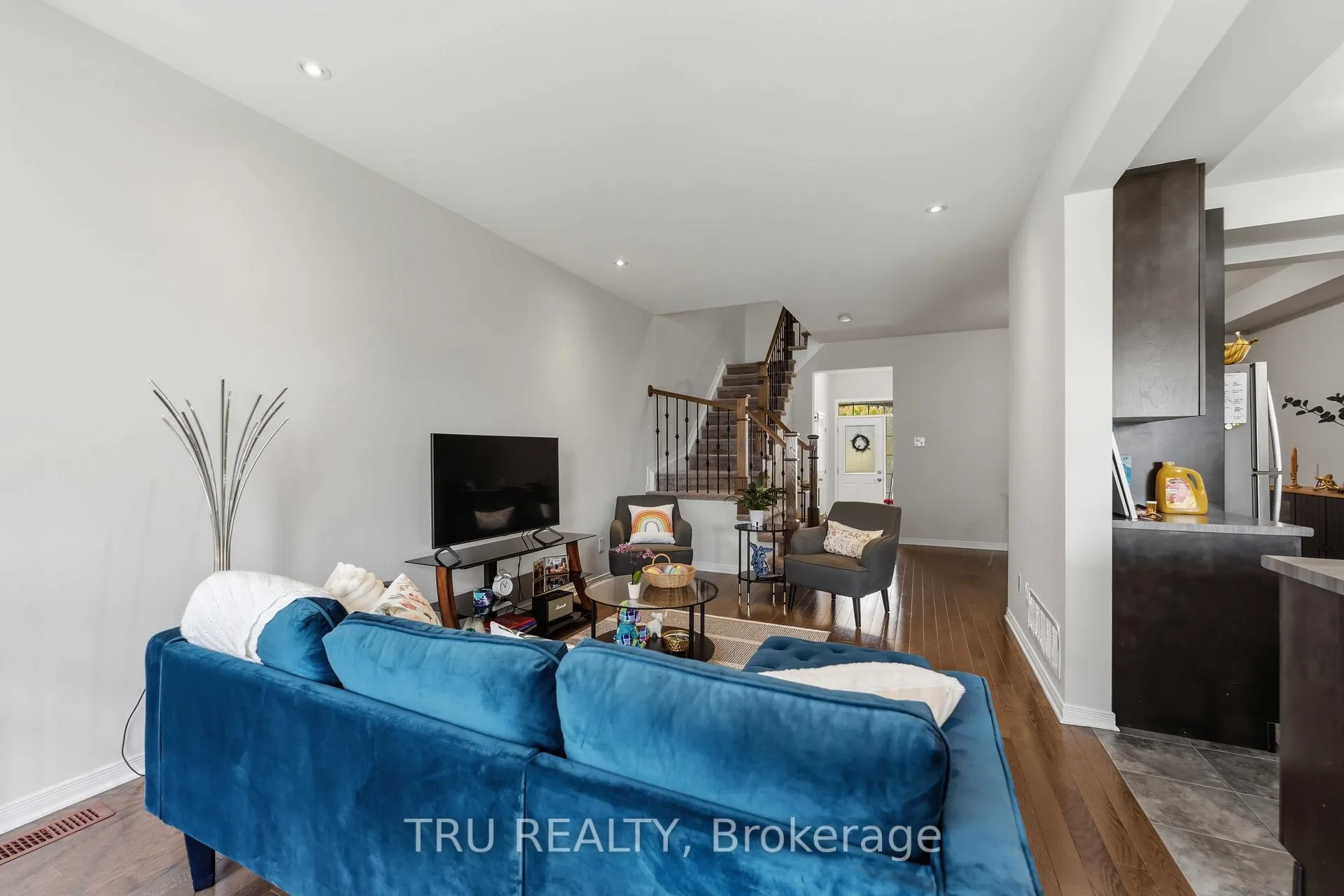 Photo 7 of 205 Losino Crescent, Ottawa, Kanata - Emerald Meadows/Trailwest — HOMEH