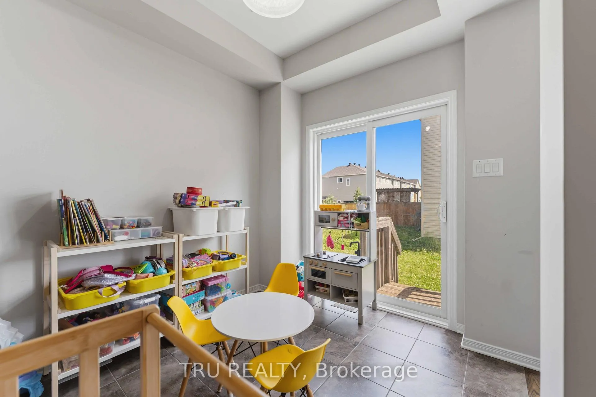 Photo 9 of 205 Losino Crescent, Ottawa, Kanata - Emerald Meadows/Trailwest — HOMEH