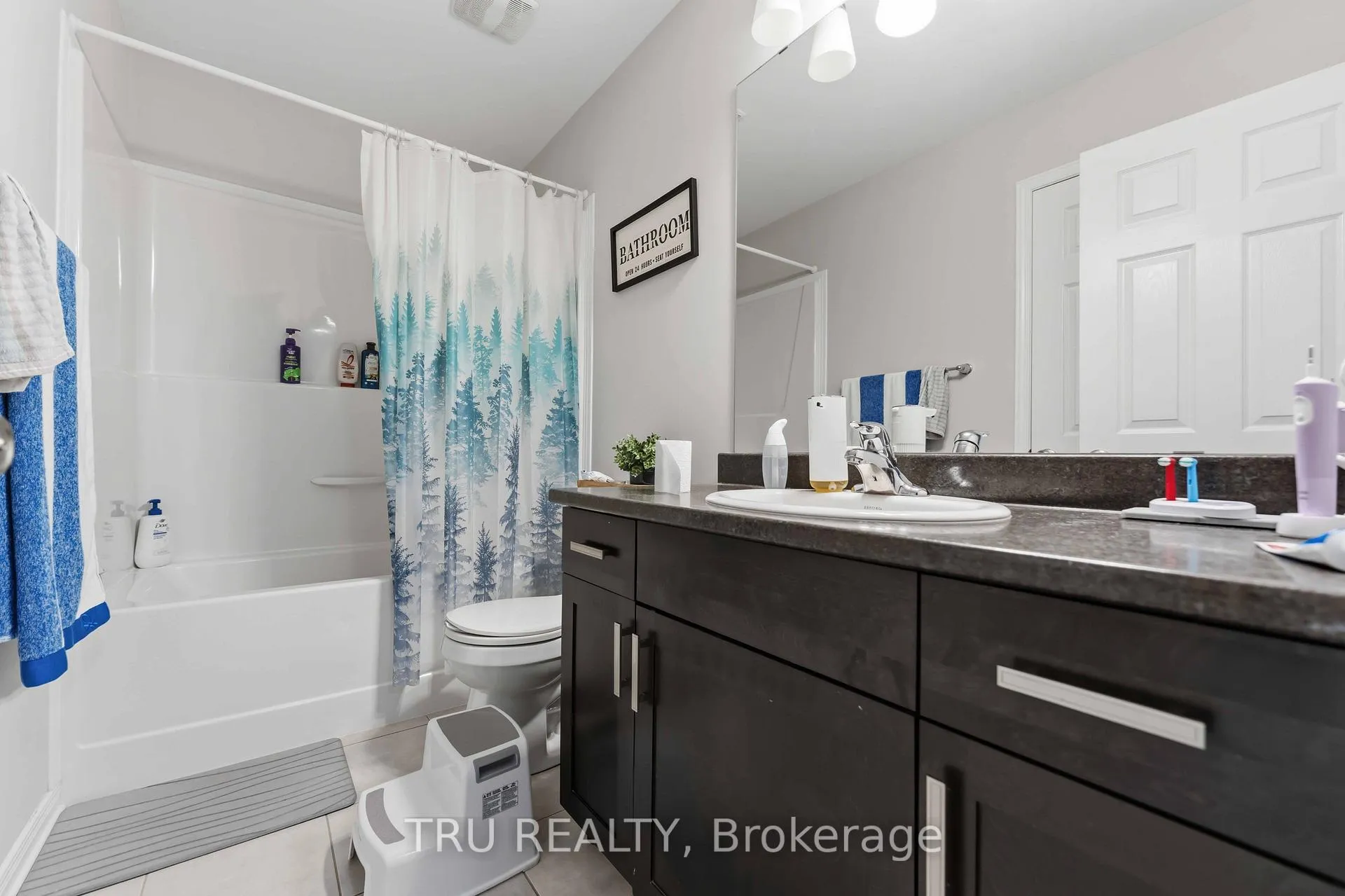 Photo 23 of 205 Losino Crescent, Ottawa, Kanata - Emerald Meadows/Trailwest — HOMEH