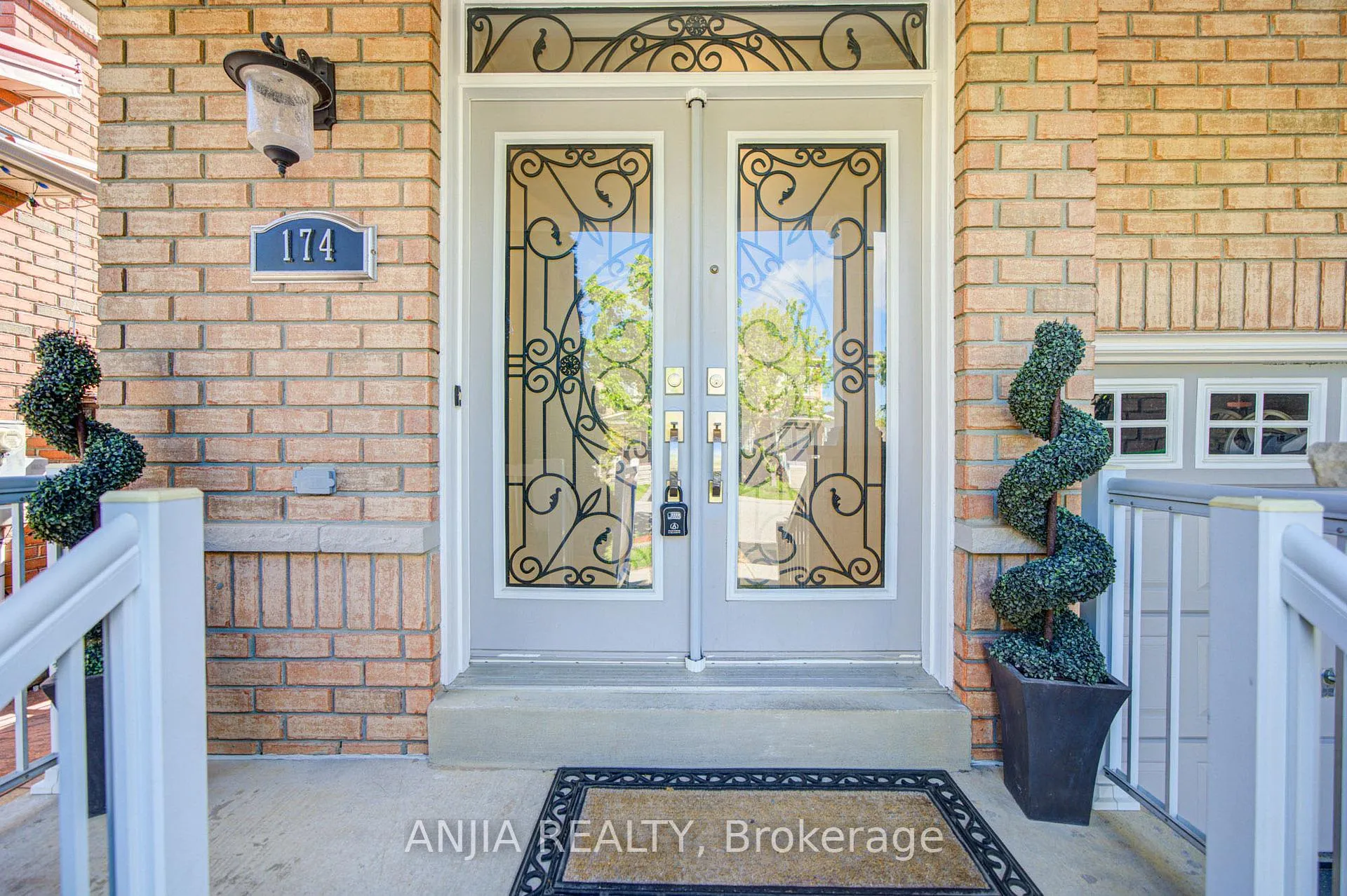 Photo 2 of 174 Goldenwood Crescent, Markham, Greensborough — HOMEH