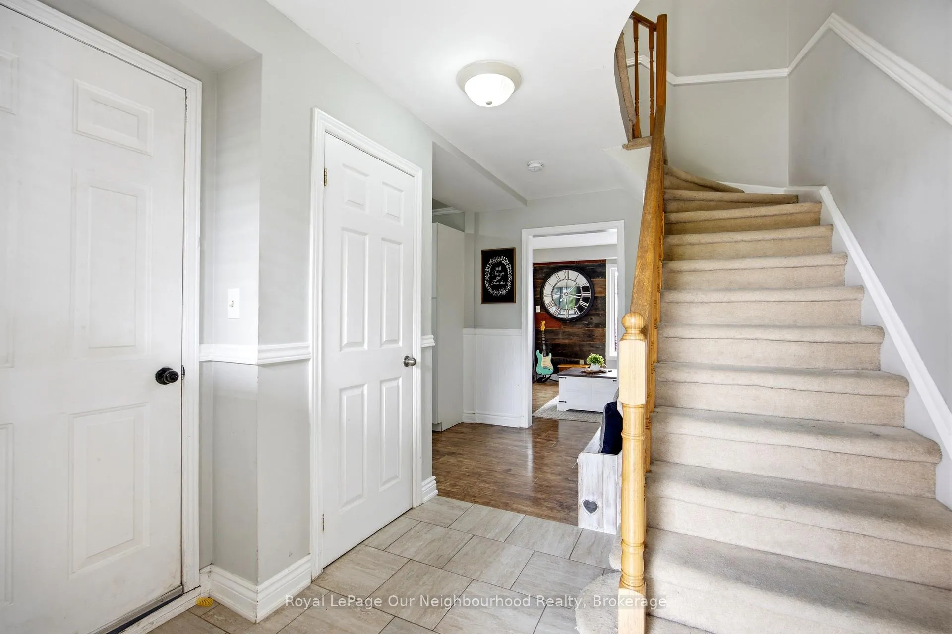 Photo 6 of 25 Hanning Court, Clarington, Bowmanville — HOMEH