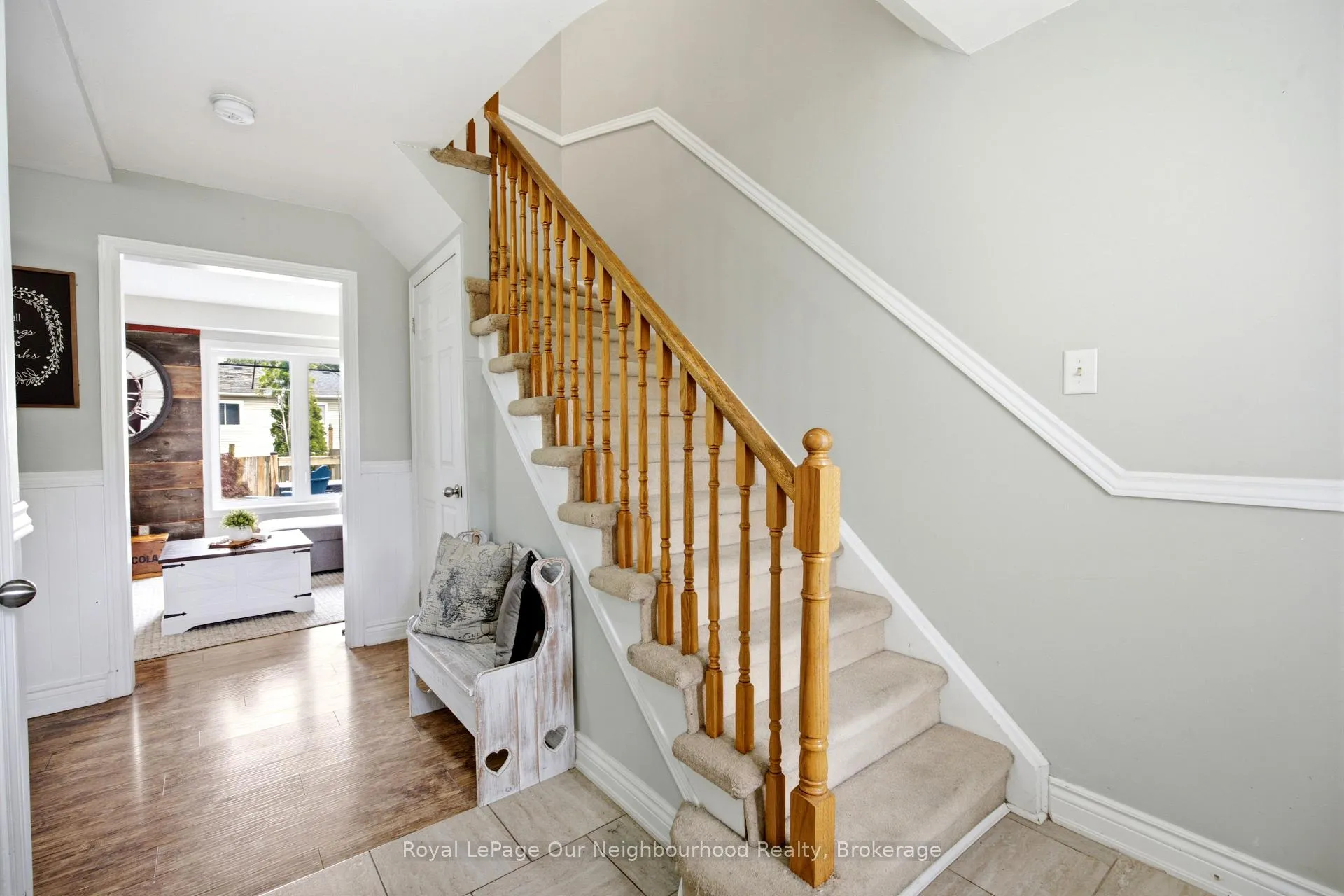 Photo 7 of 25 Hanning Court, Clarington, Bowmanville — HOMEH