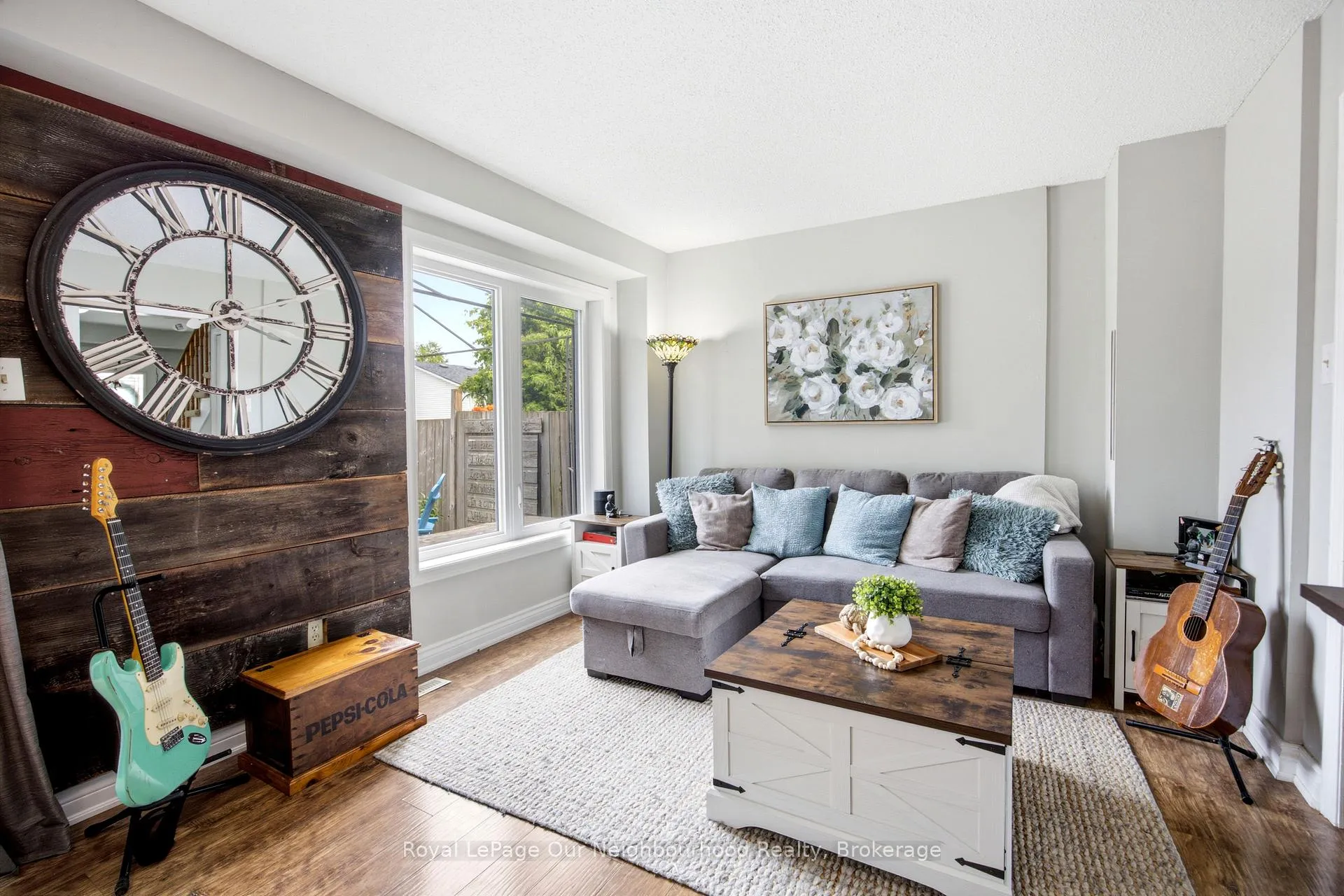 Photo 9 of 25 Hanning Court, Clarington, Bowmanville — HOMEH