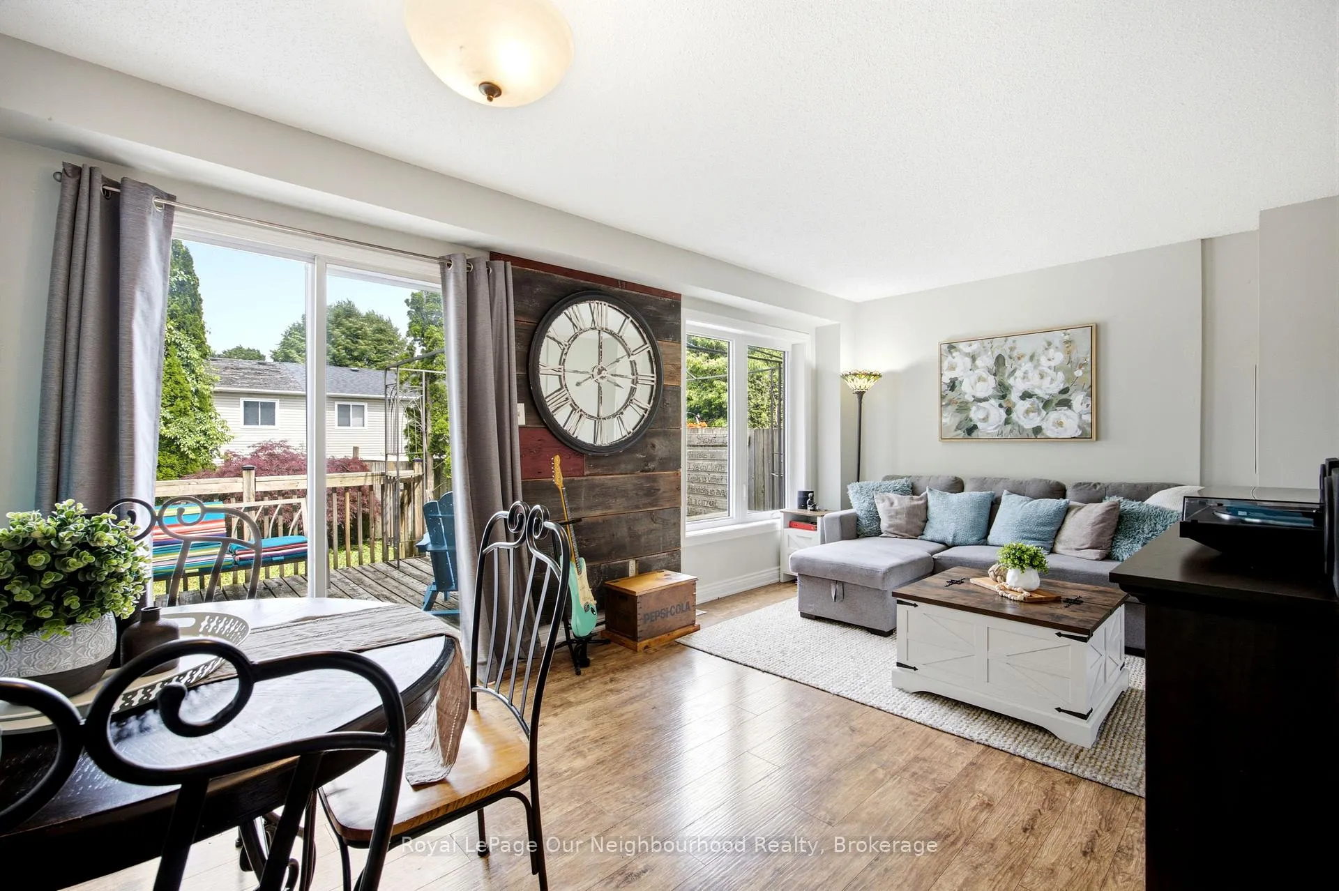 Photo 12 of 25 Hanning Court, Clarington, Bowmanville — HOMEH