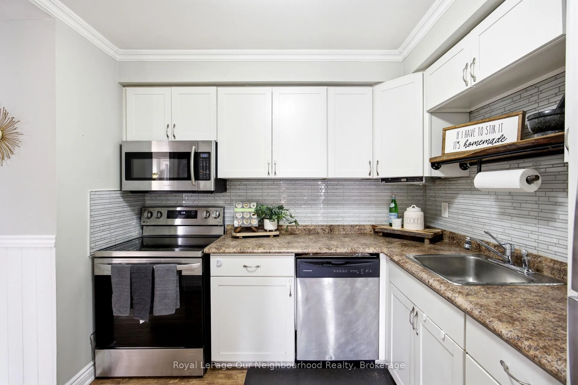 Photo 16 of 25 Hanning Court, Clarington, Bowmanville — HOMEH