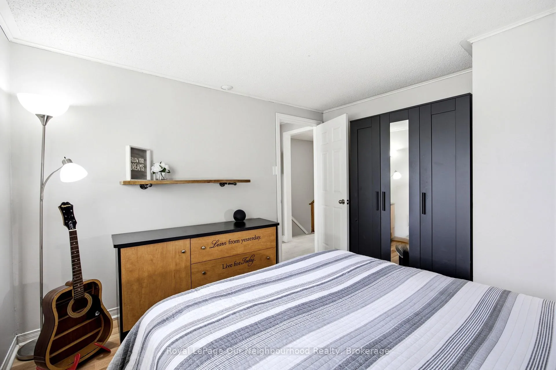 Photo 21 of 25 Hanning Court, Clarington, Bowmanville — HOMEH