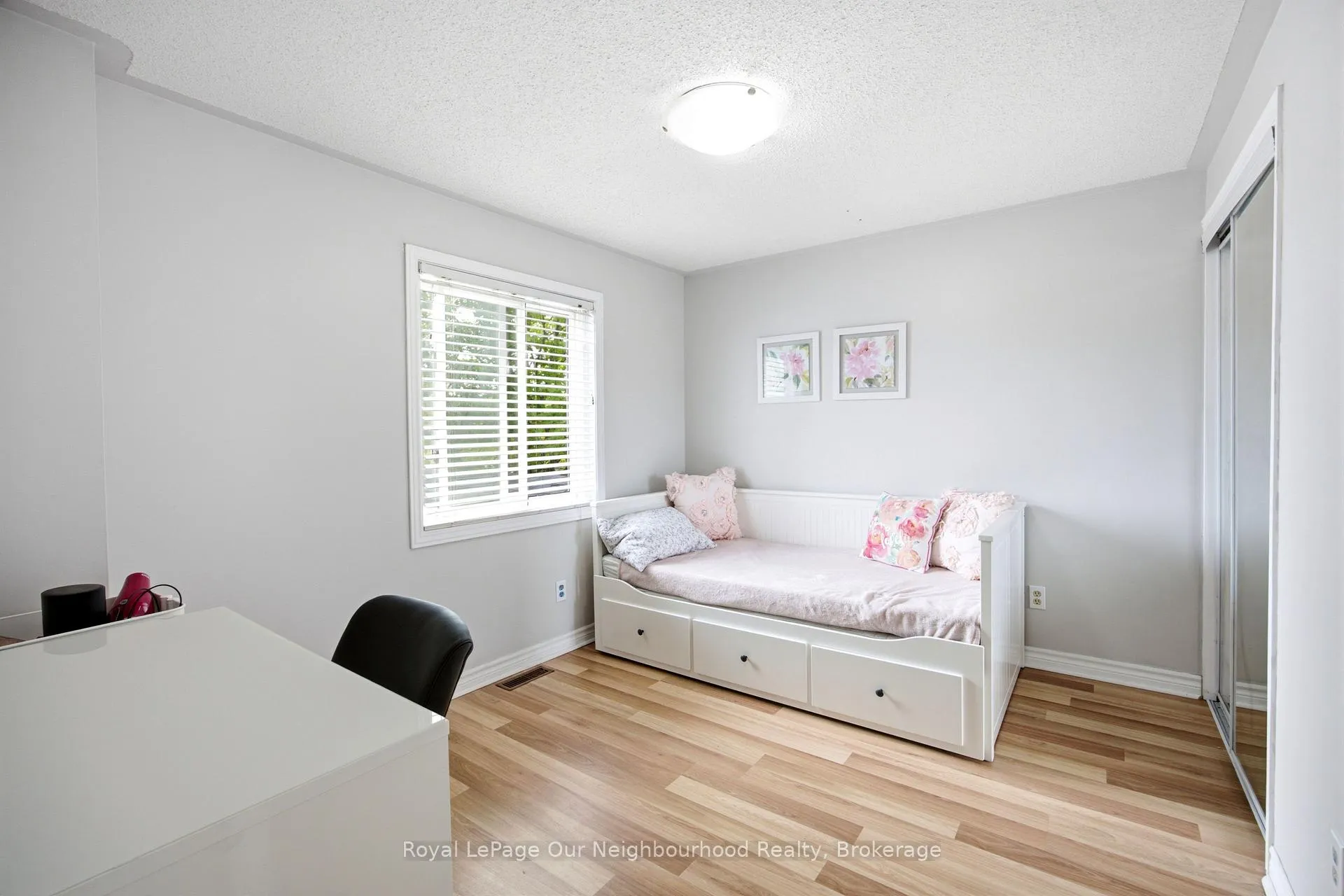 Photo 22 of 25 Hanning Court, Clarington, Bowmanville — HOMEH