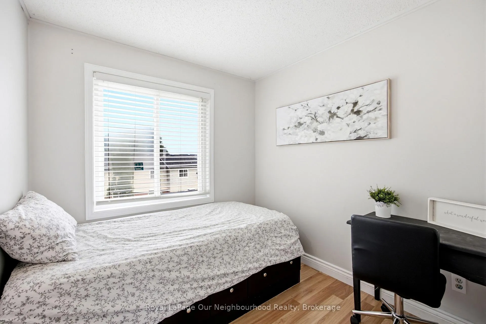 Photo 23 of 25 Hanning Court, Clarington, Bowmanville — HOMEH